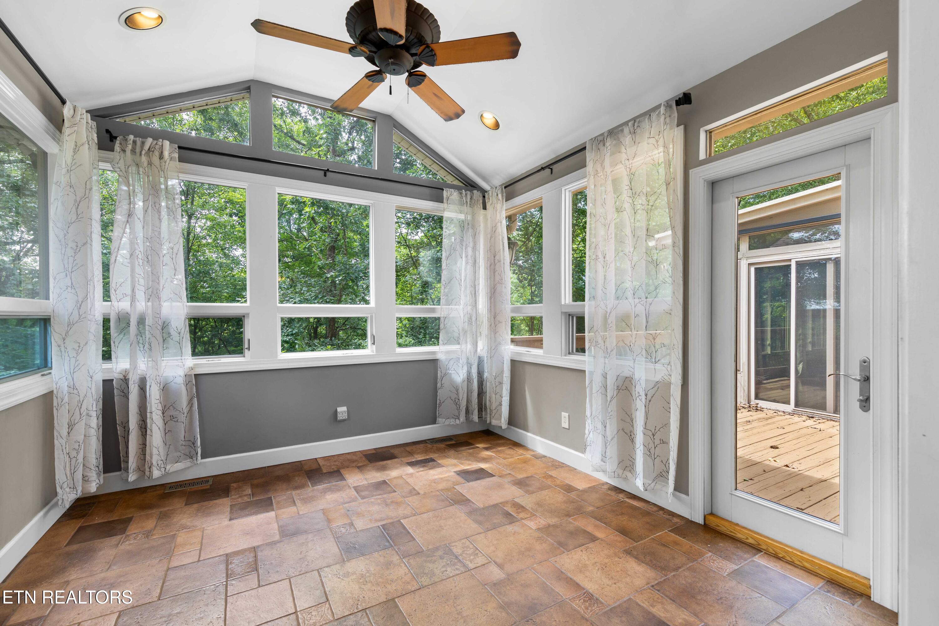309 E Bullrun Valley Drive Heiskell TN 37754