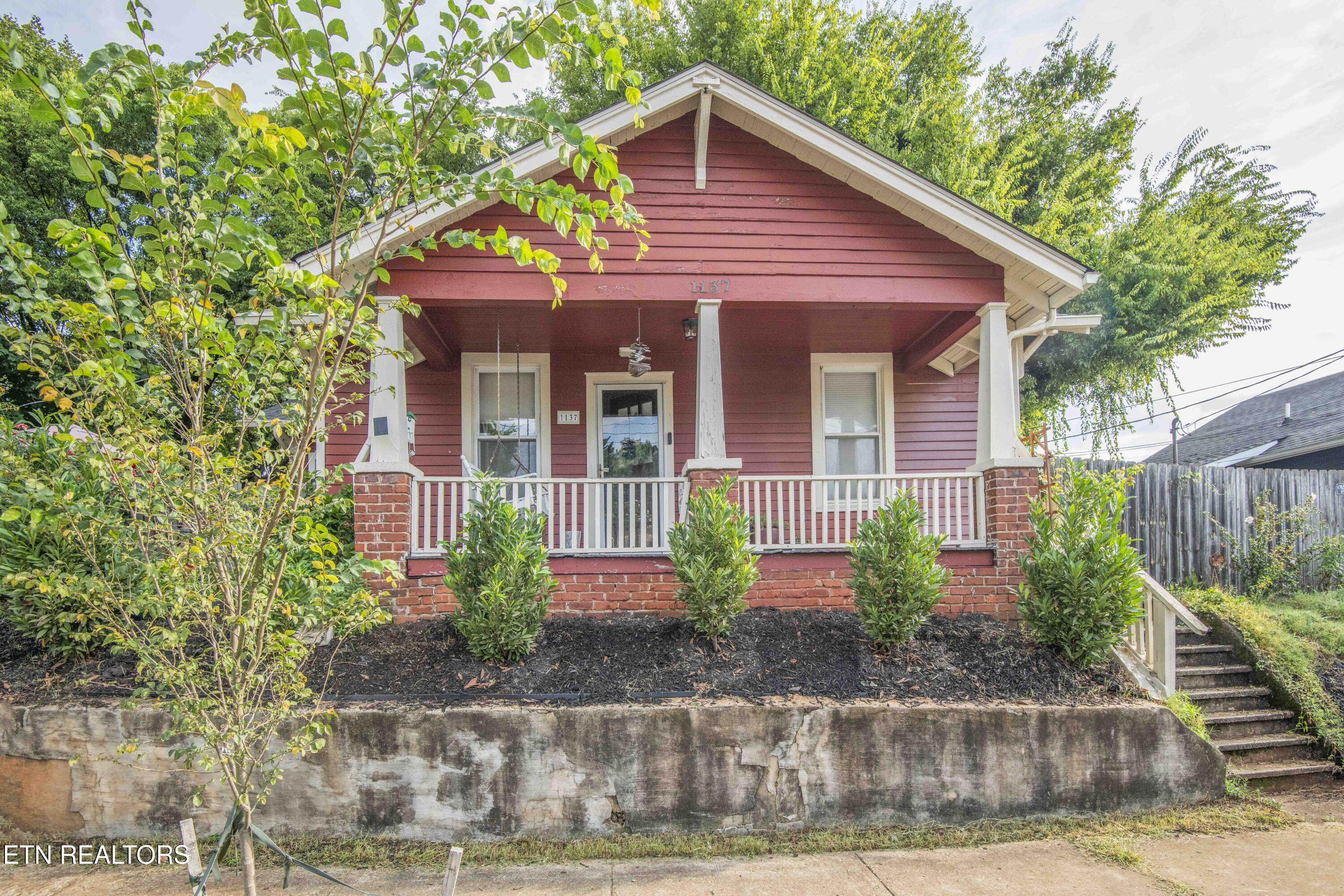 1137 Overton Place Knoxville TN 37917
