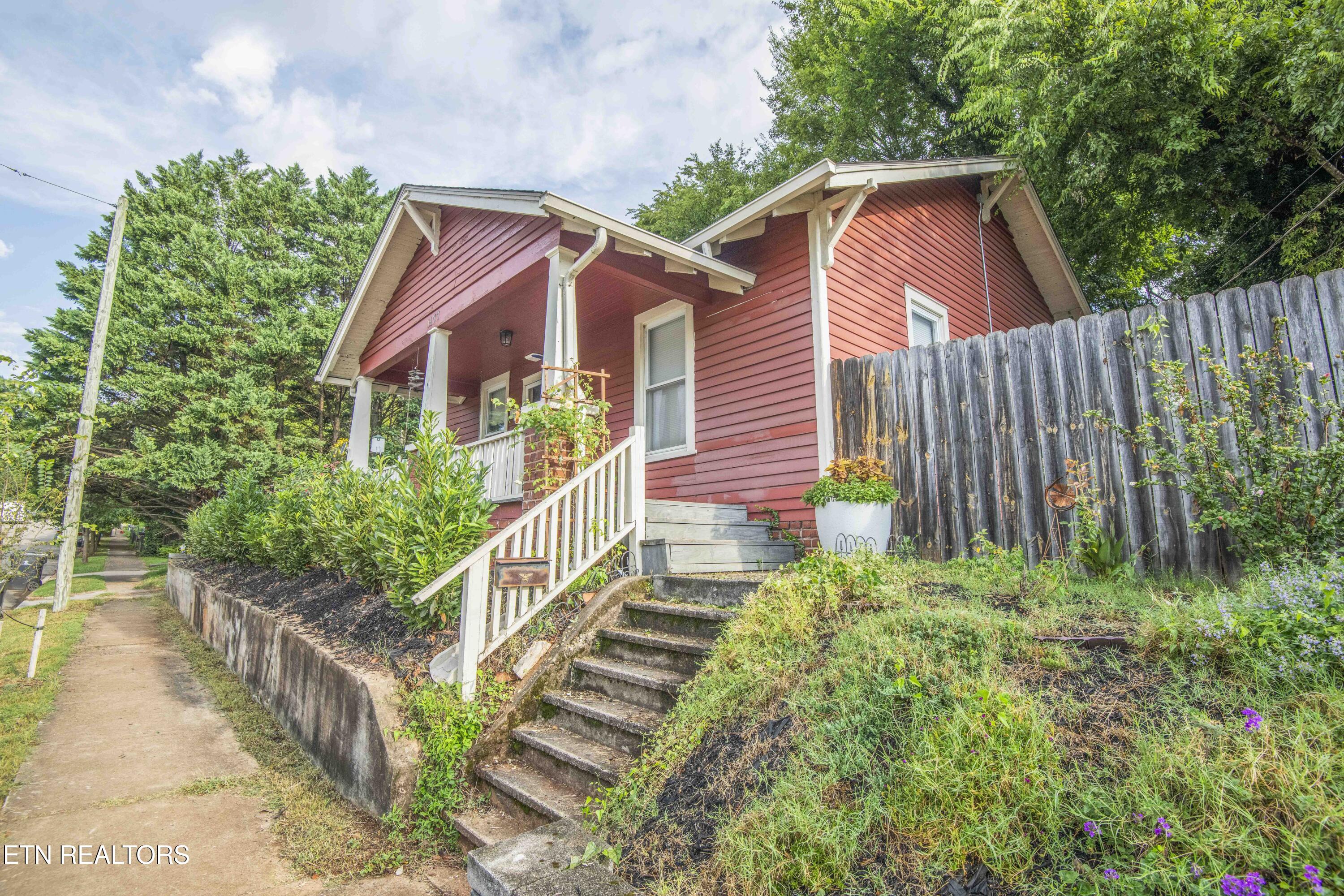 1137 Overton Place Knoxville TN 37917