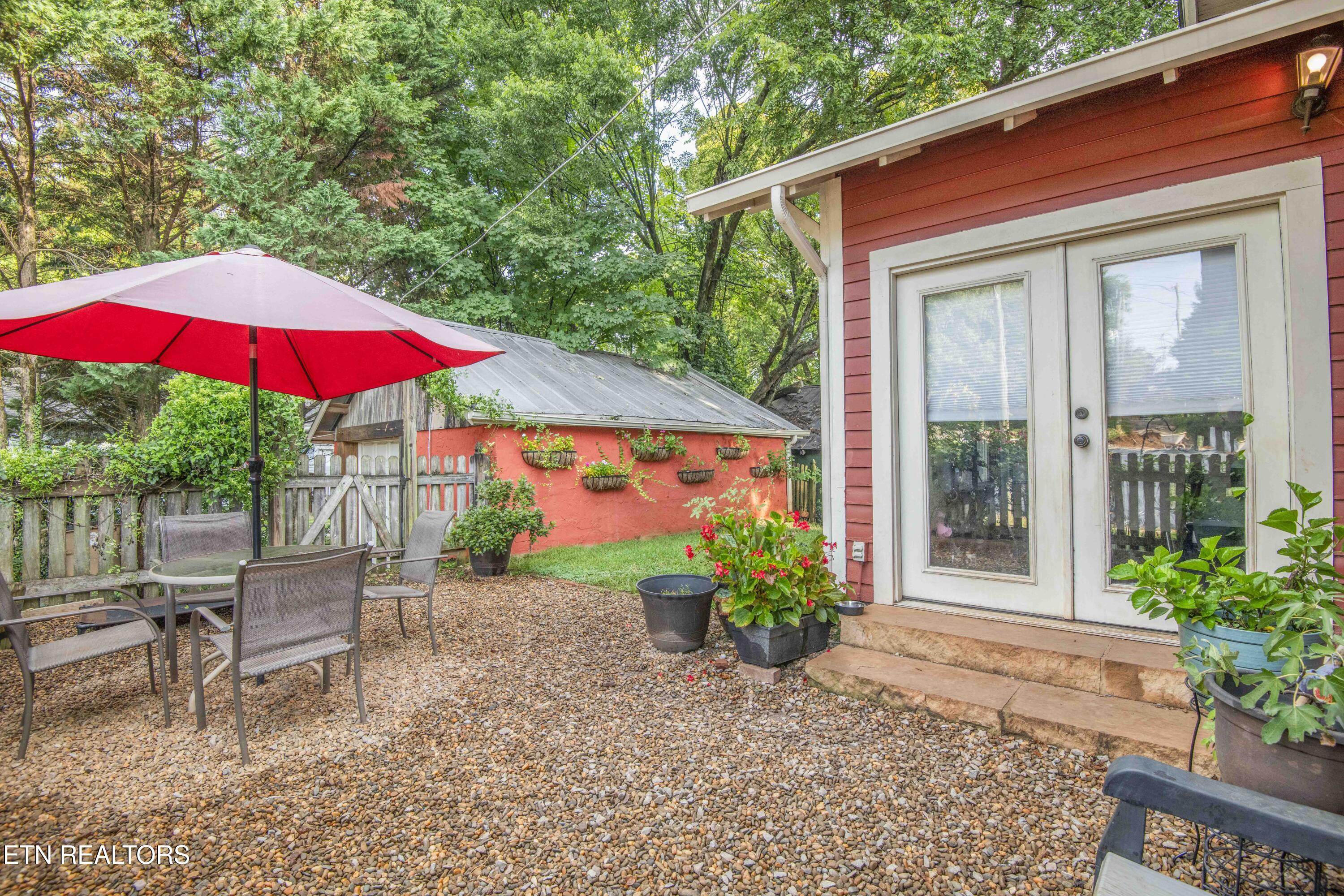 1137 Overton Place Knoxville TN 37917