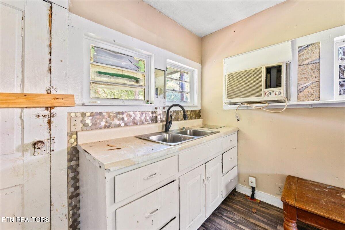 216 Pine Hollow Road Jacksboro TN 37757