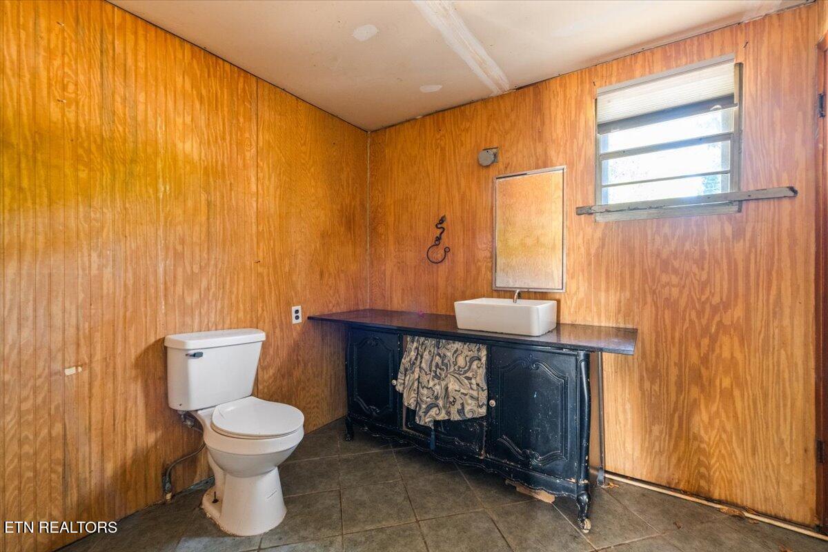 216 Pine Hollow Road Jacksboro TN 37757