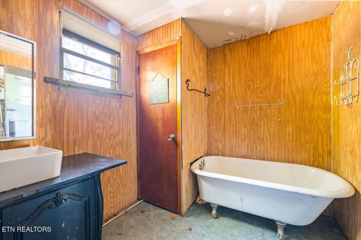 216 Pine Hollow Road Jacksboro TN 37757