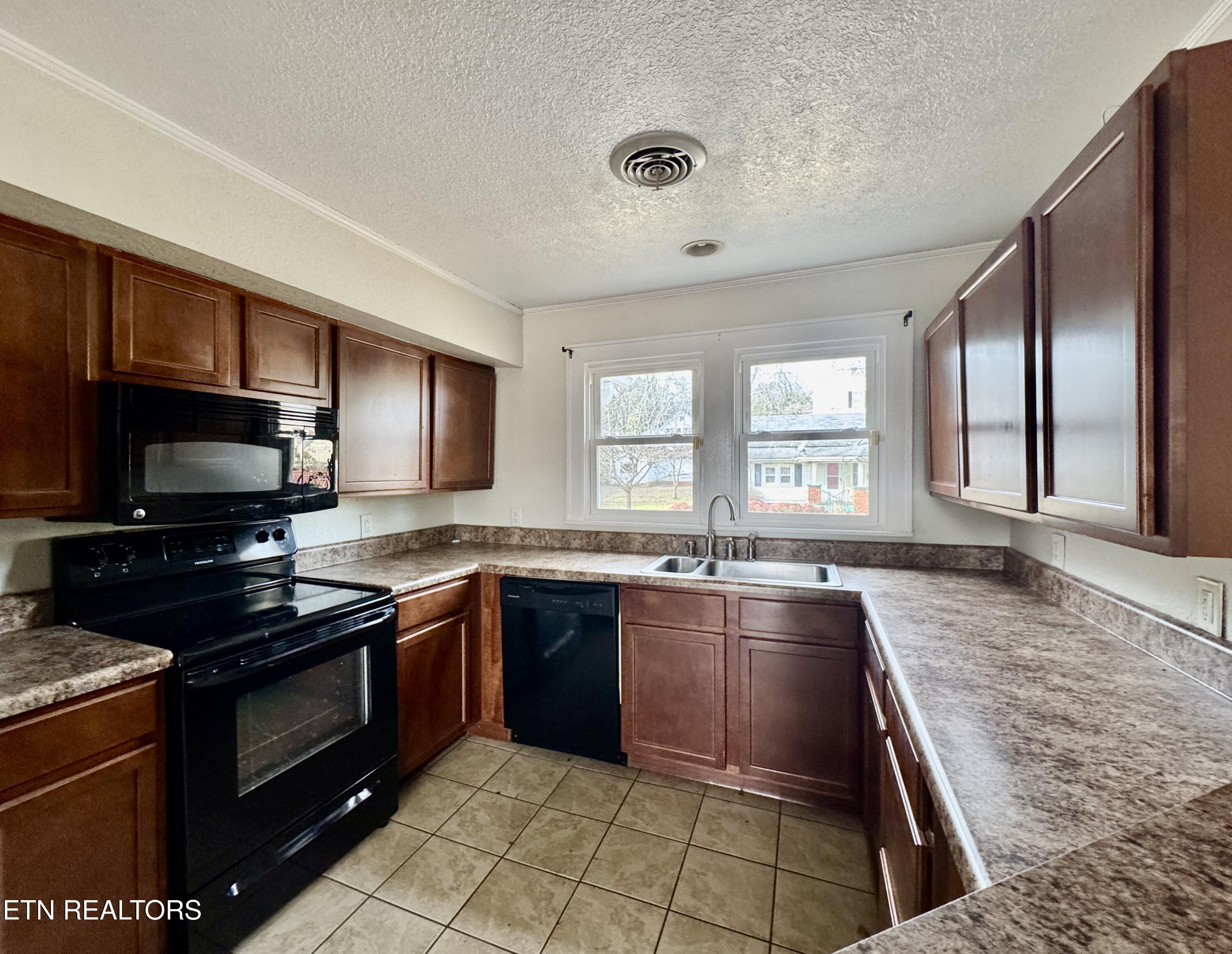 101 E Maire Avenue Clinton TN 37716