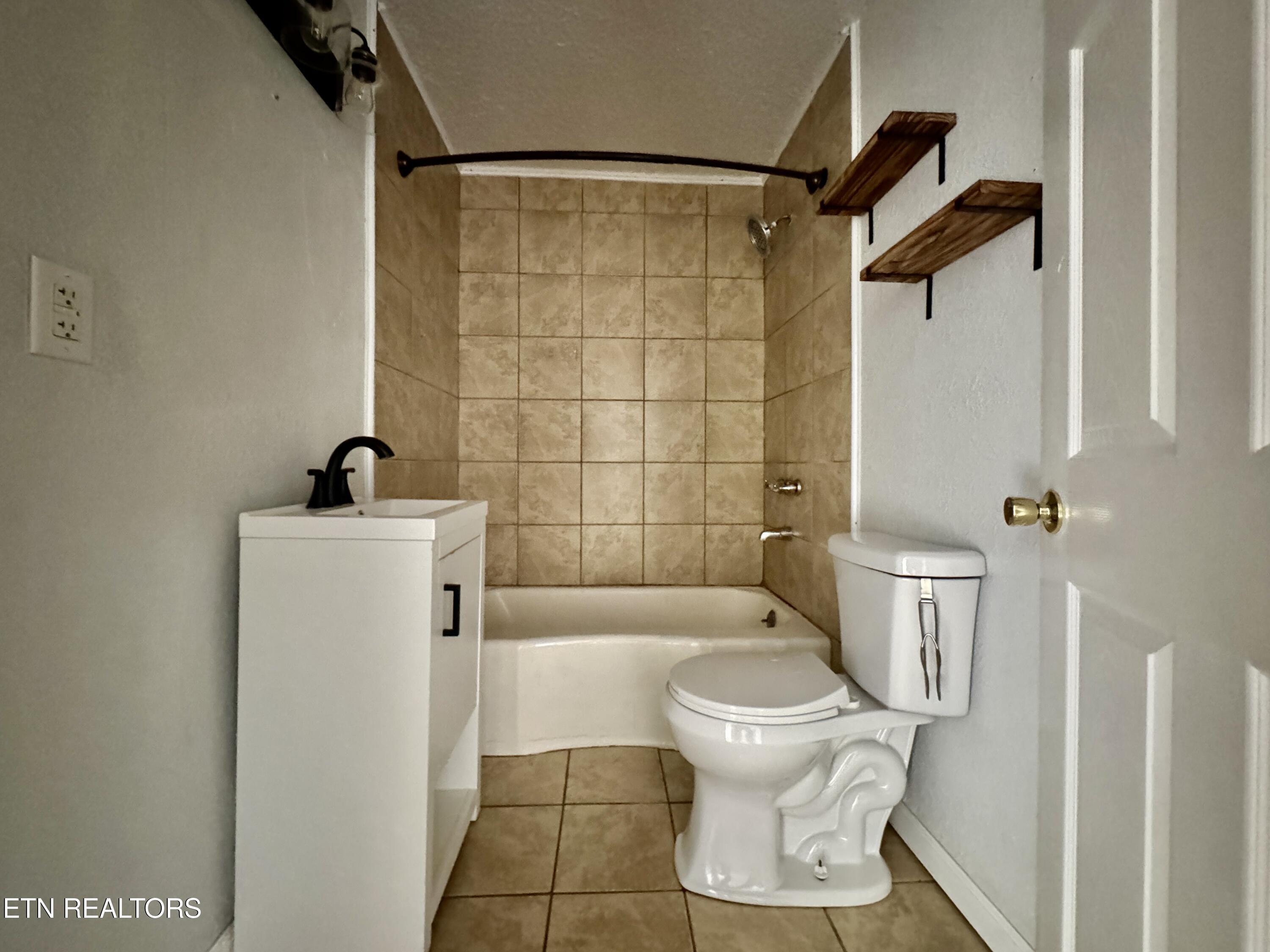 101 E Maire Avenue Clinton TN 37716