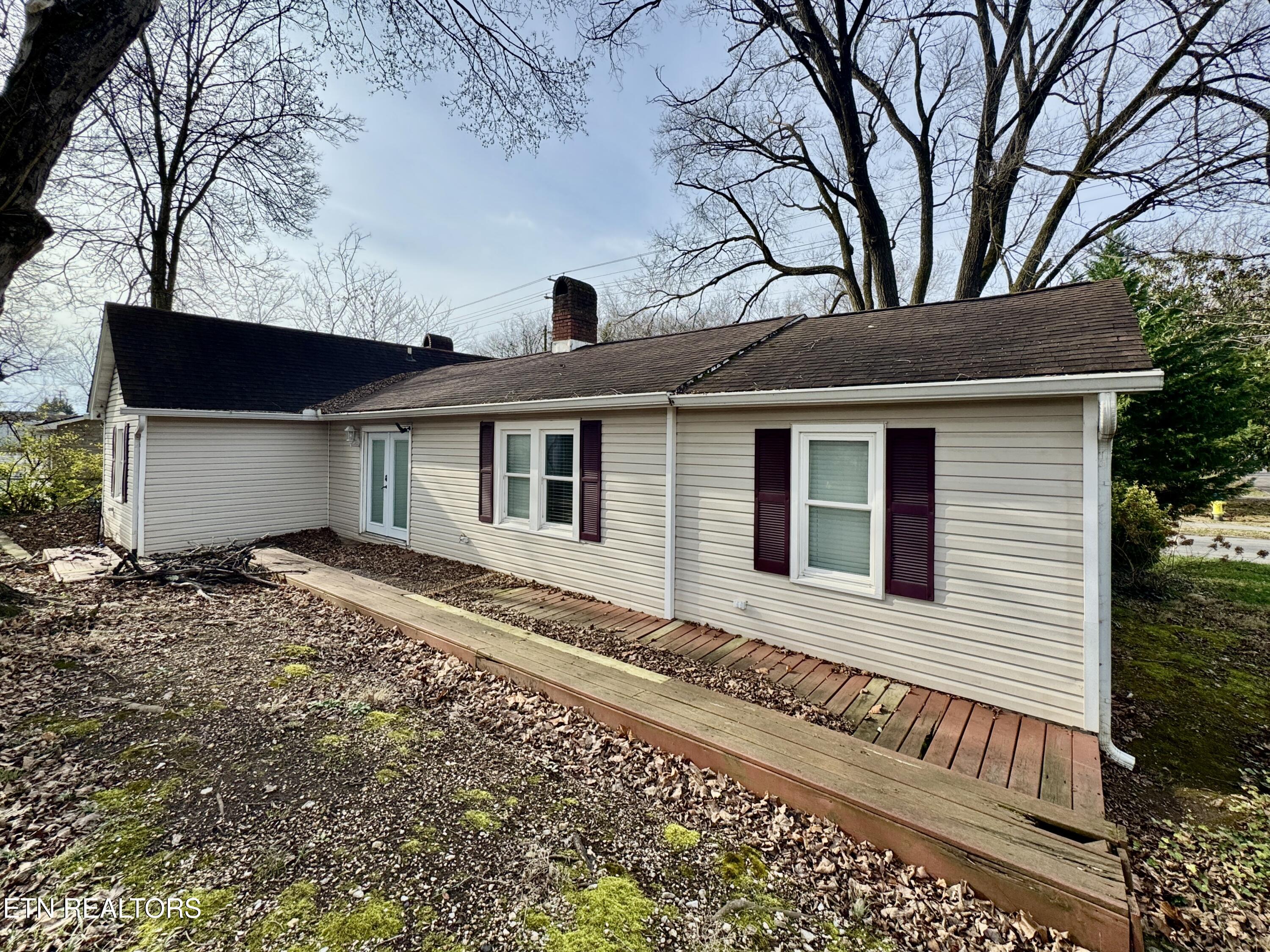 101 E Maire Avenue Clinton TN 37716
