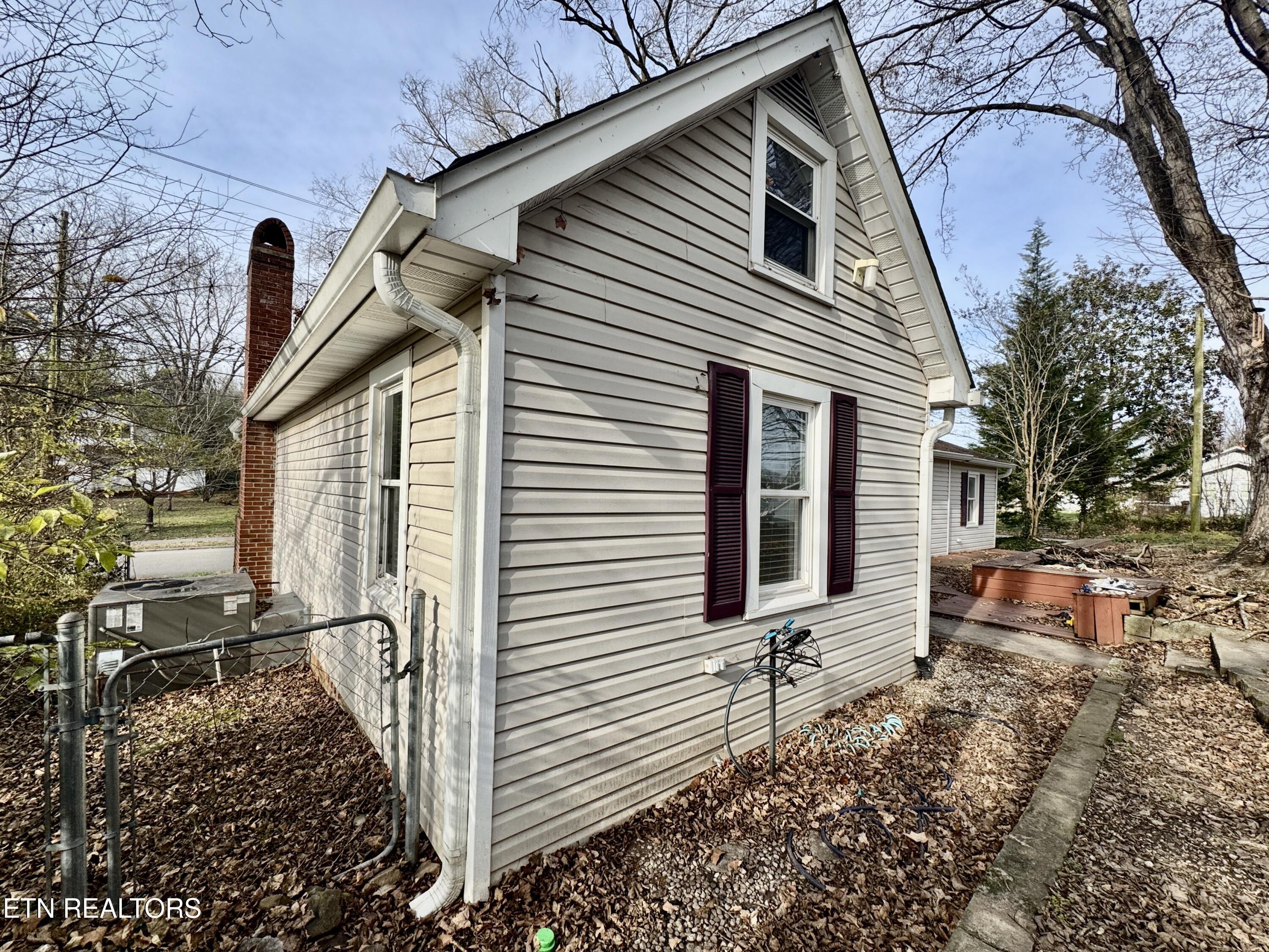 101 E Maire Avenue Clinton TN 37716
