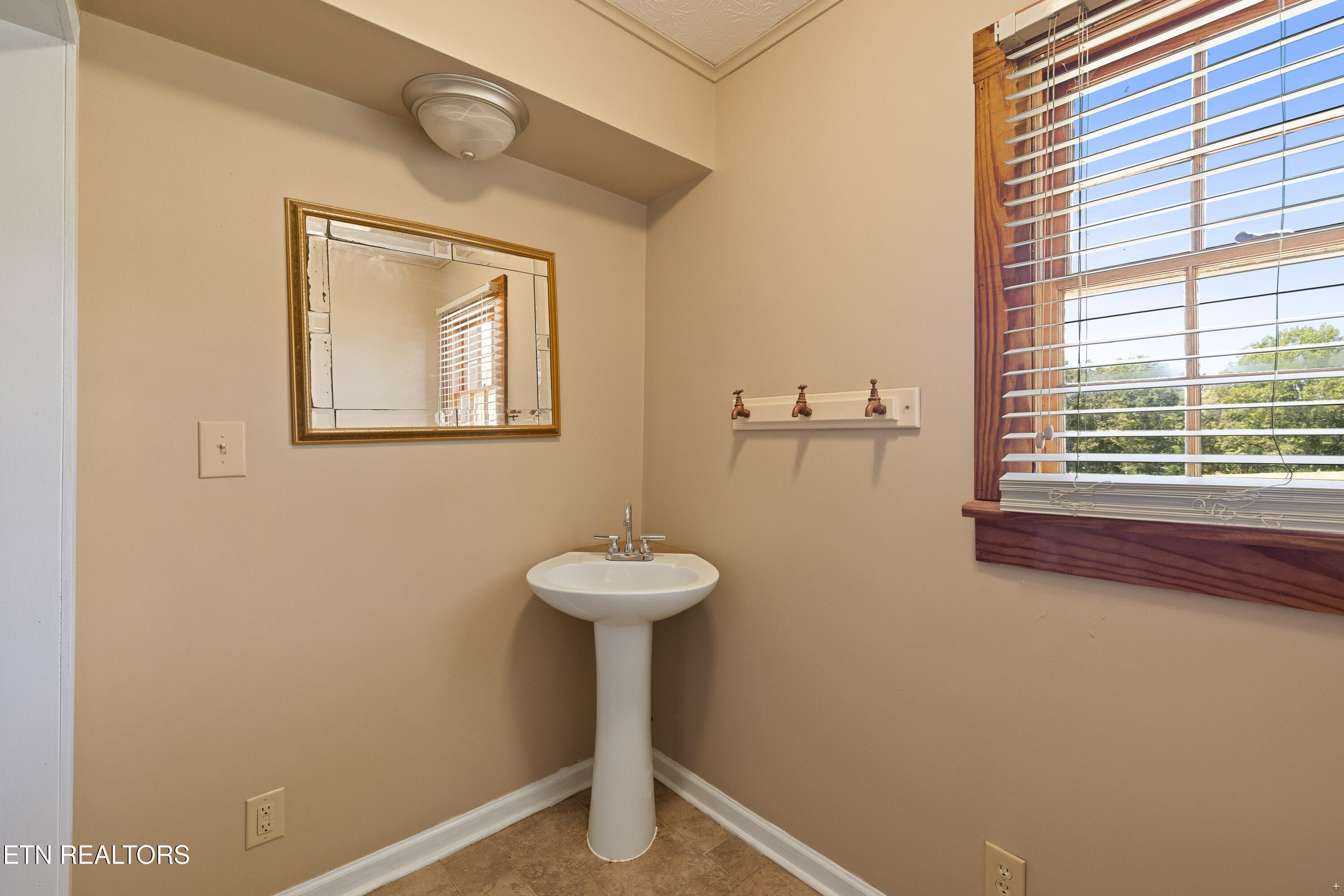 2356 Old Harriman Highway Harriman TN 37748
