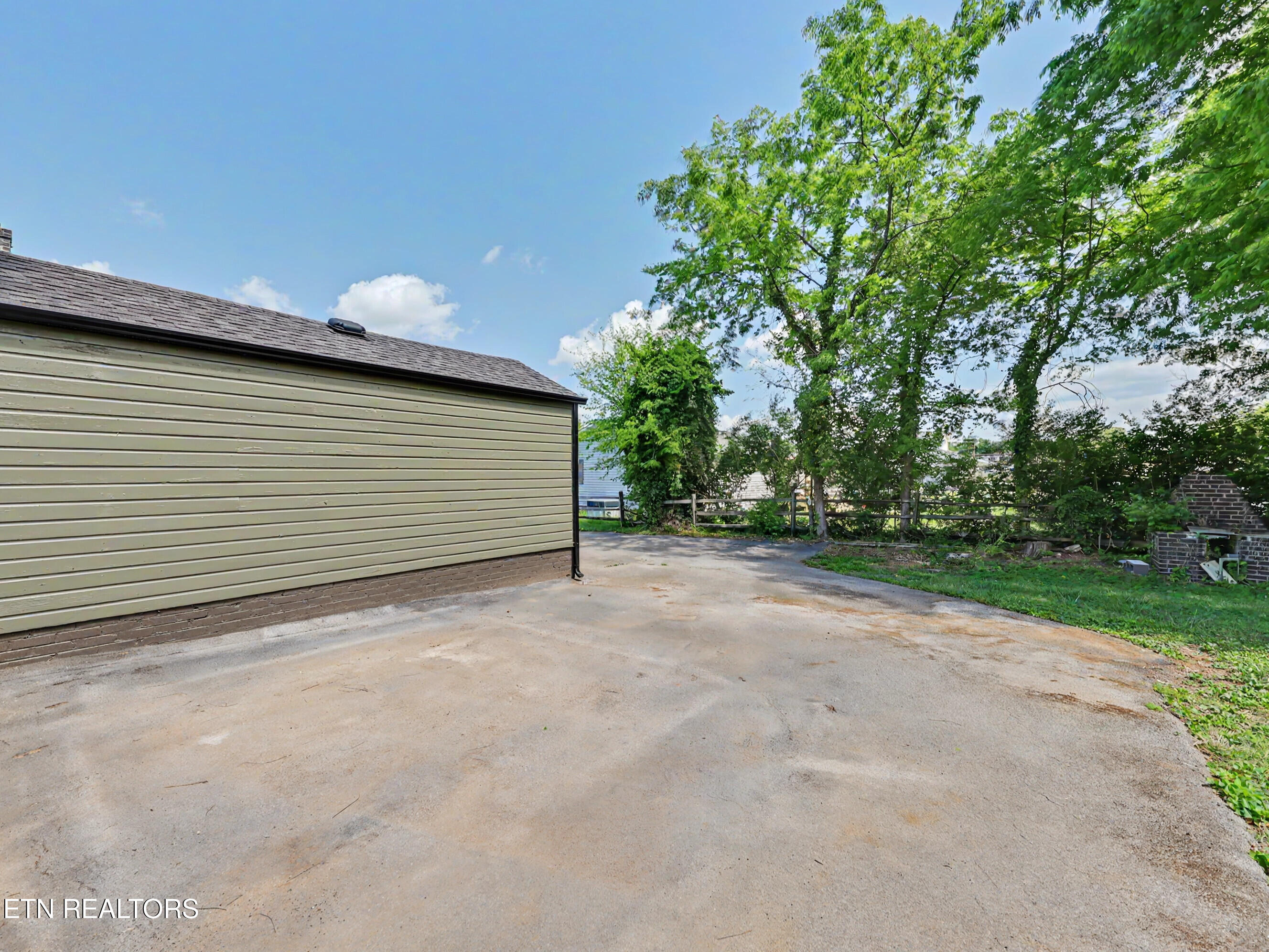 1412 Forest Avenue Maryville TN 37804