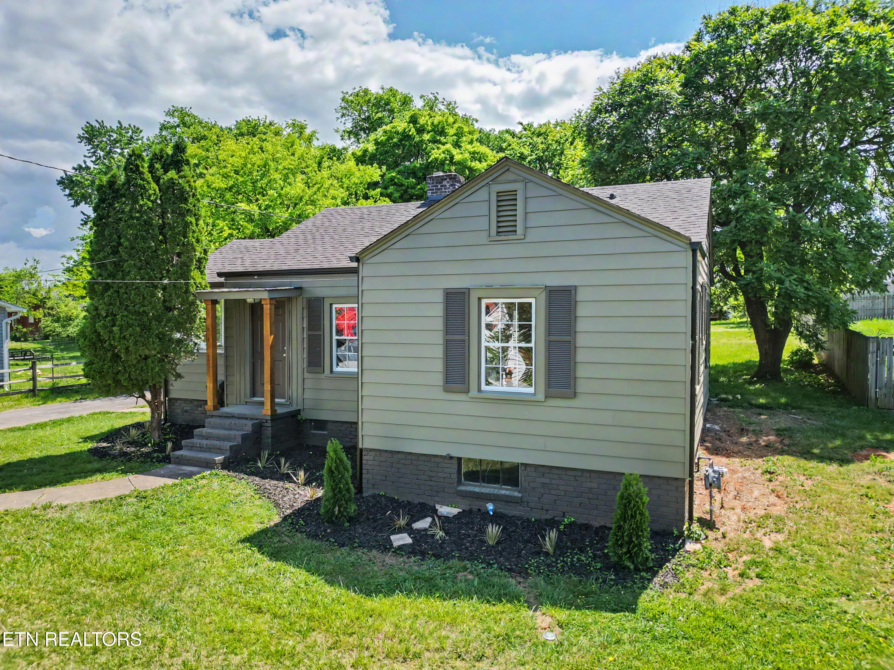 1412 Forest Avenue Maryville TN 37804
