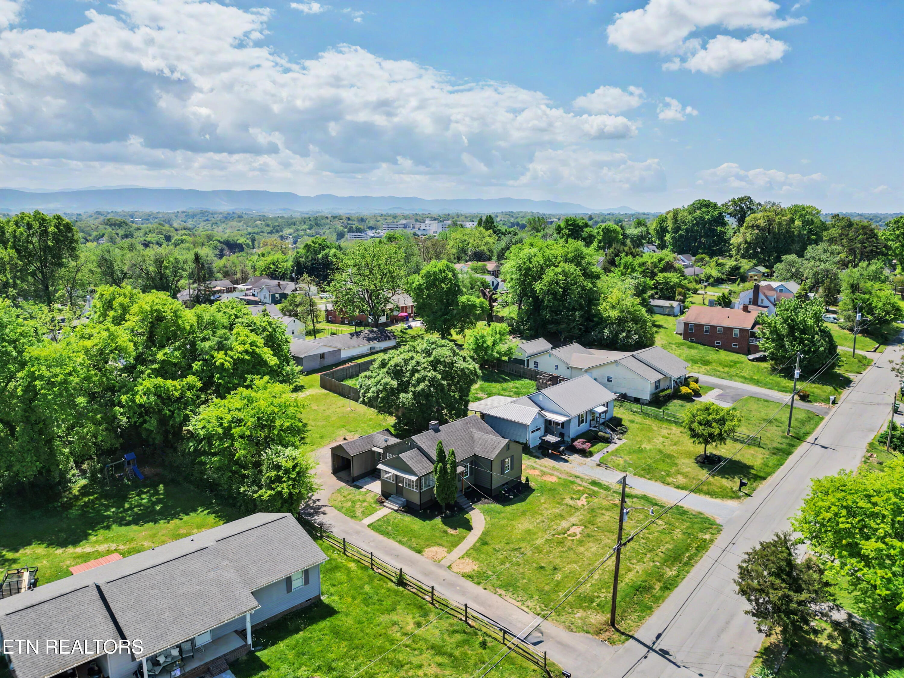 1412 Forest Avenue Maryville TN 37804