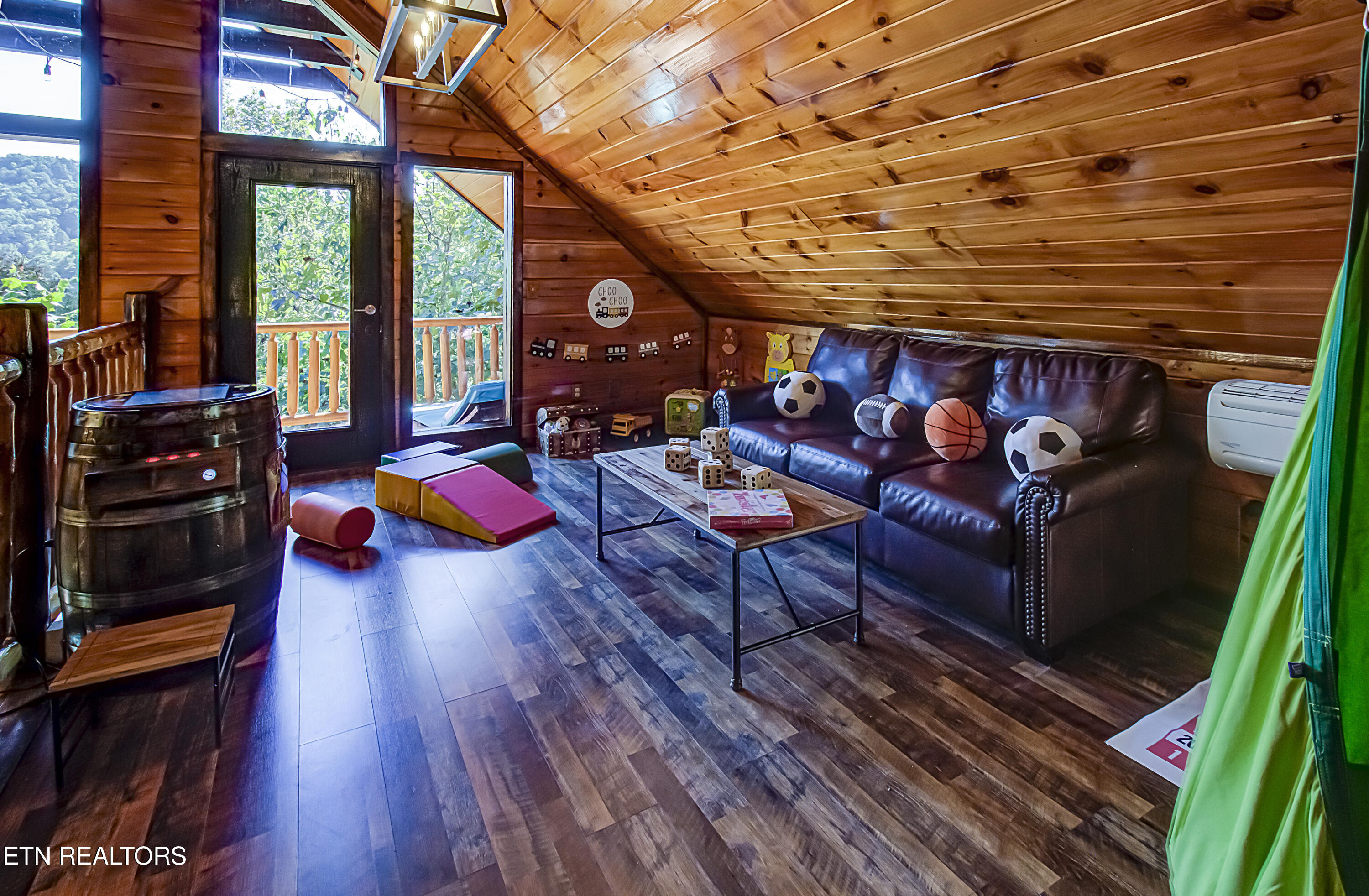 2184 Spence Mountain Loop Sevierville TN 37876