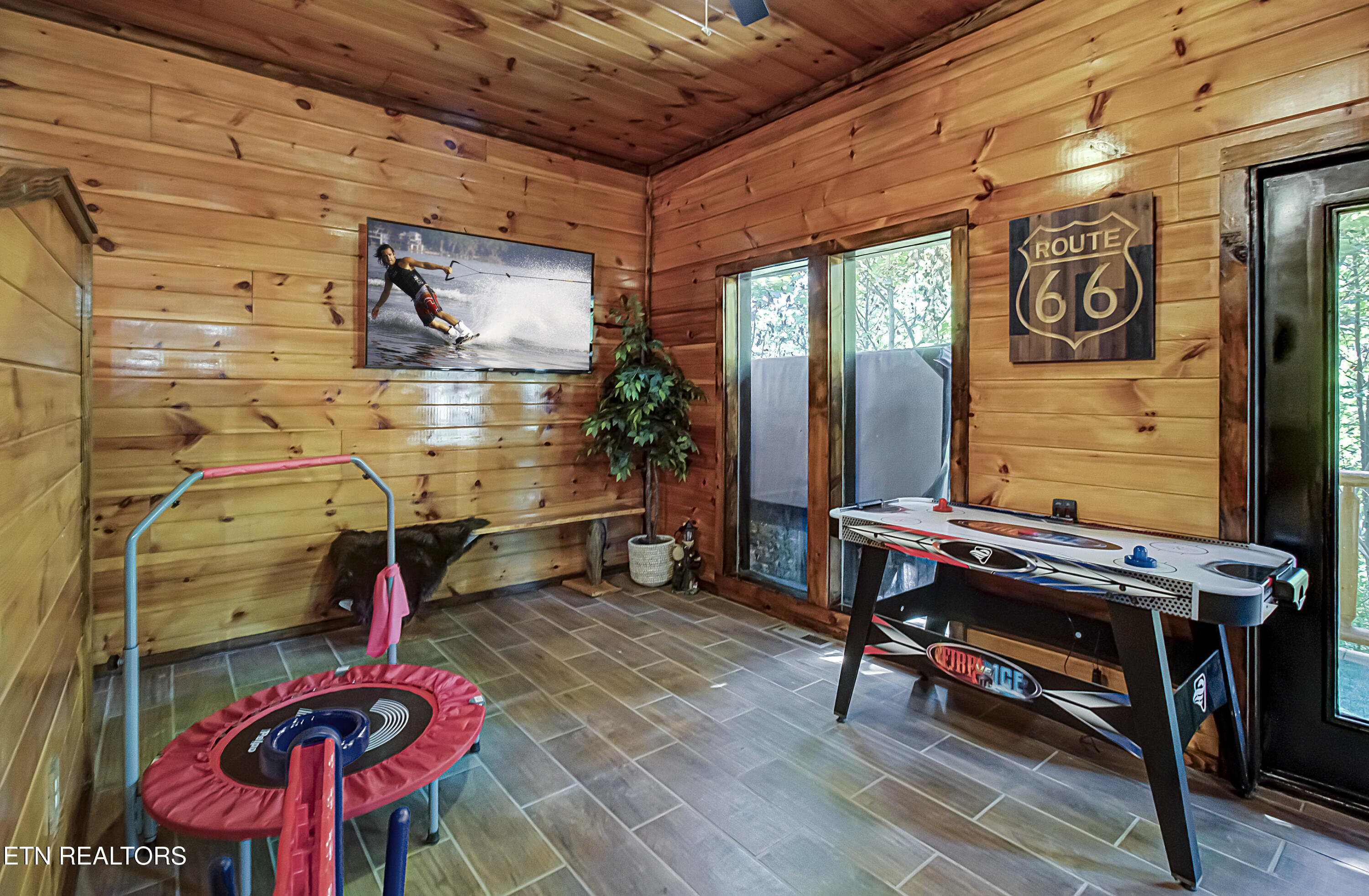 2184 Spence Mountain Loop Sevierville TN 37876