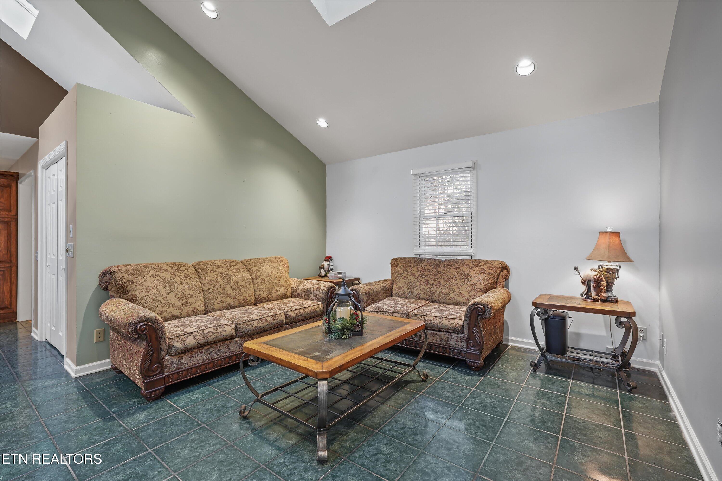377 Dominion Circle Knoxville TN 37934
