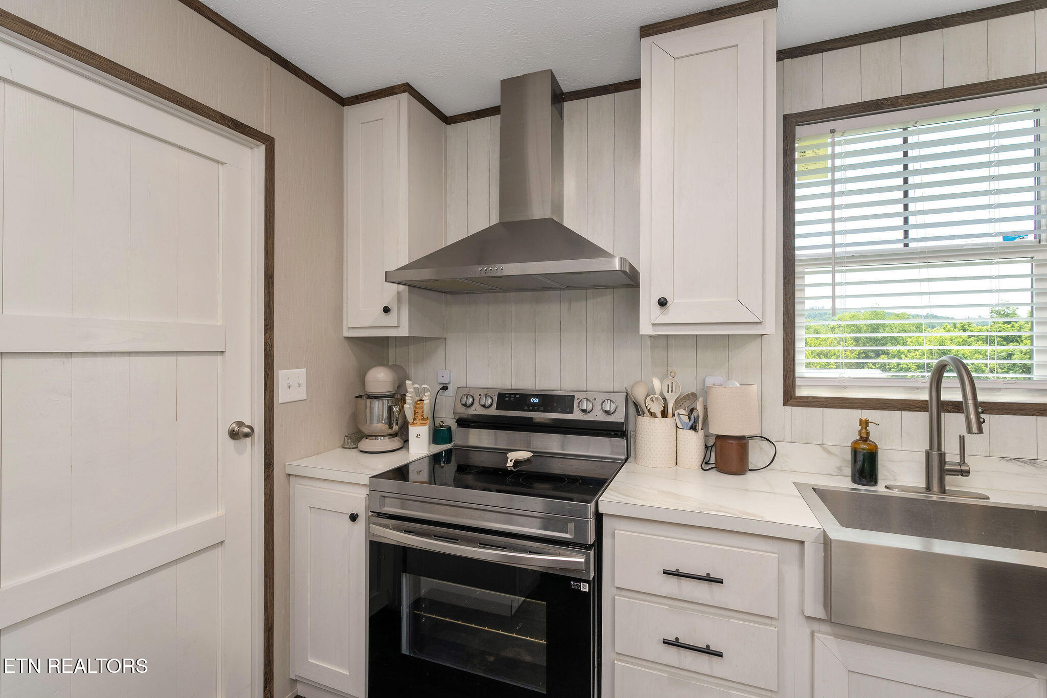 413 Whitaker Street Tazewell TN 37879