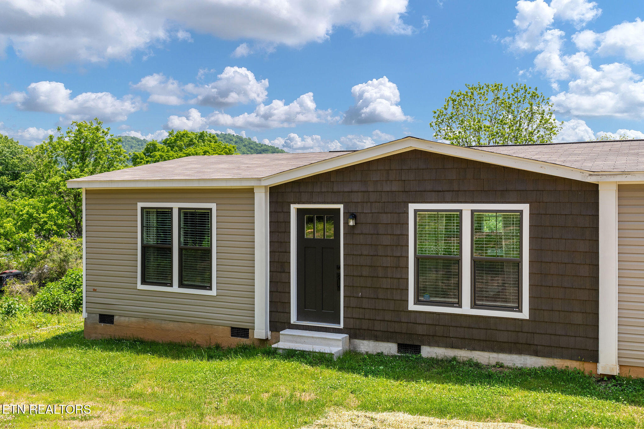 413 Whitaker Street Tazewell TN 37879