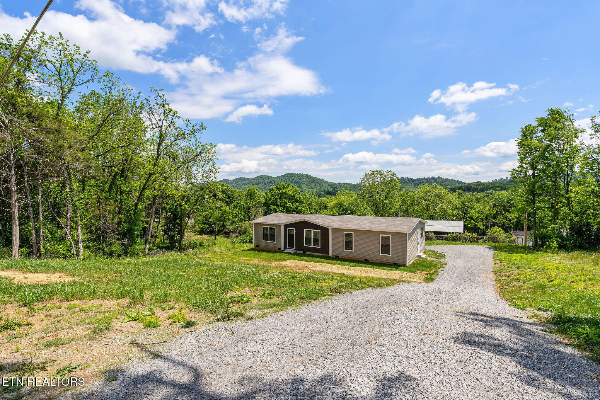 413 Whitaker Street Tazewell TN 37879