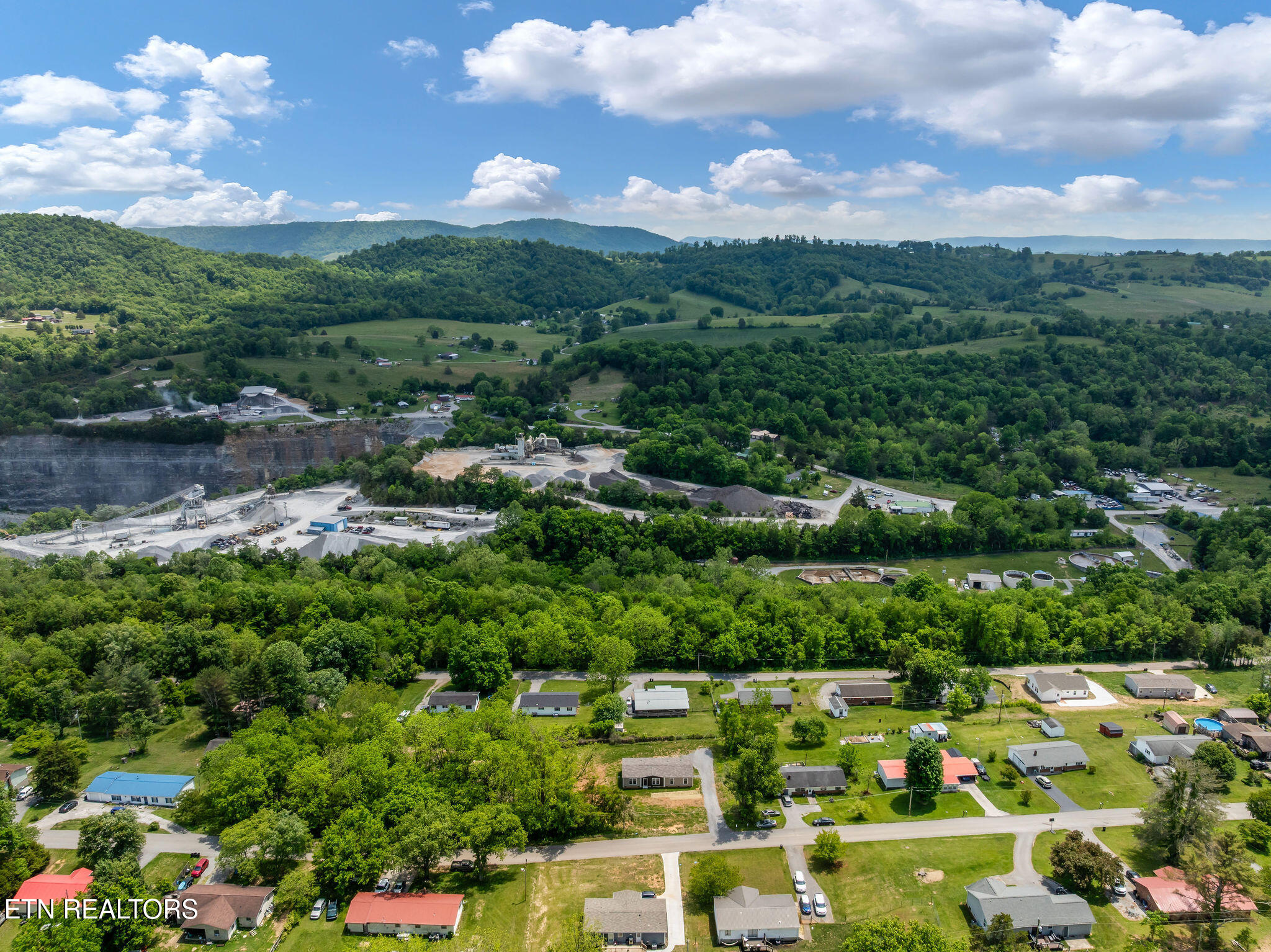413 Whitaker Street Tazewell TN 37879