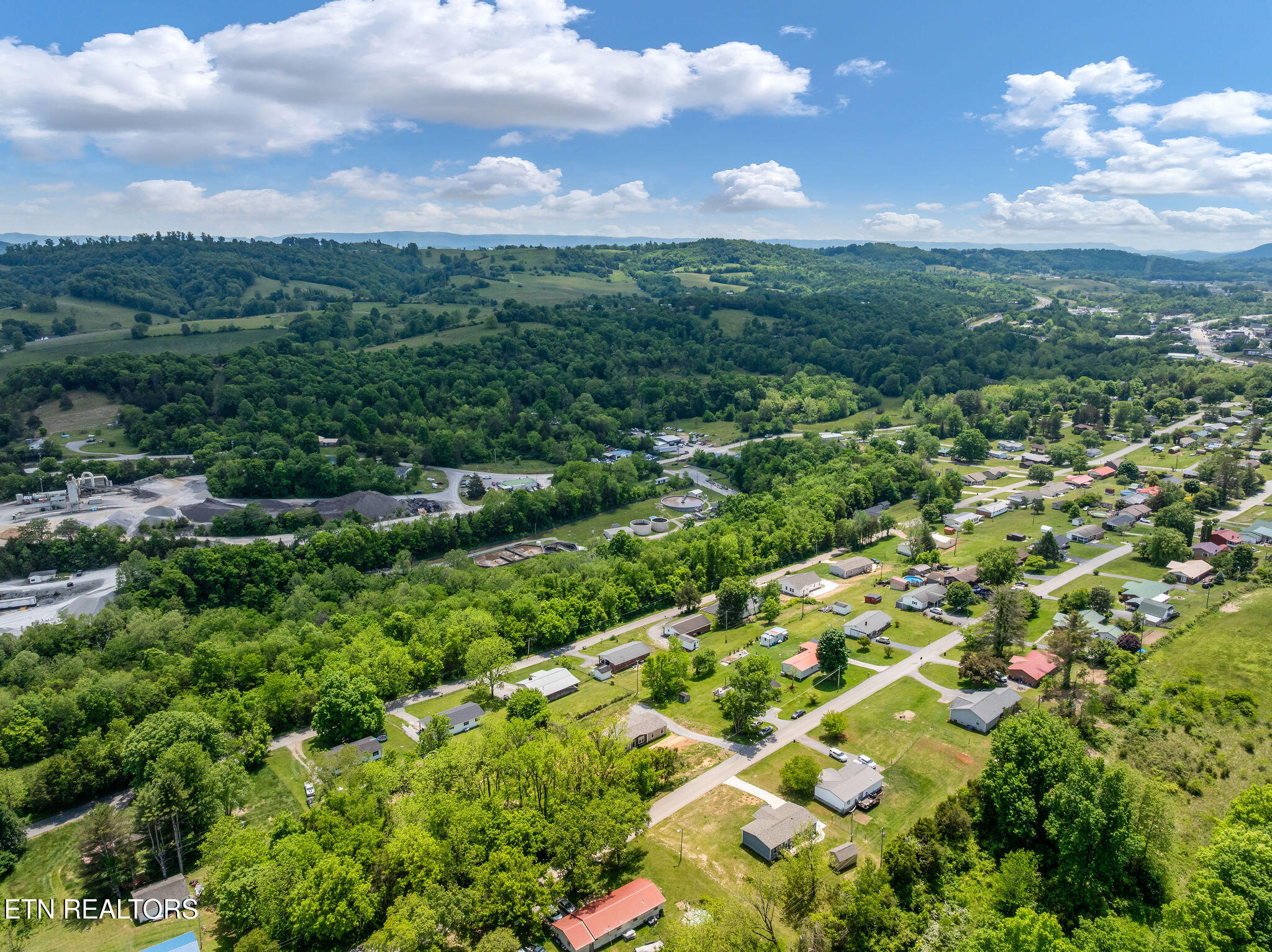 413 Whitaker Street Tazewell TN 37879