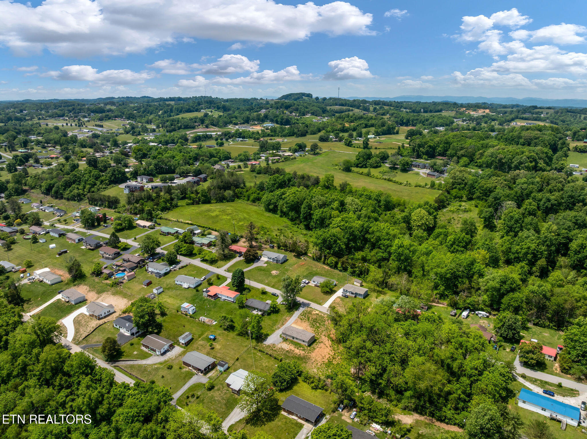 413 Whitaker Street Tazewell TN 37879