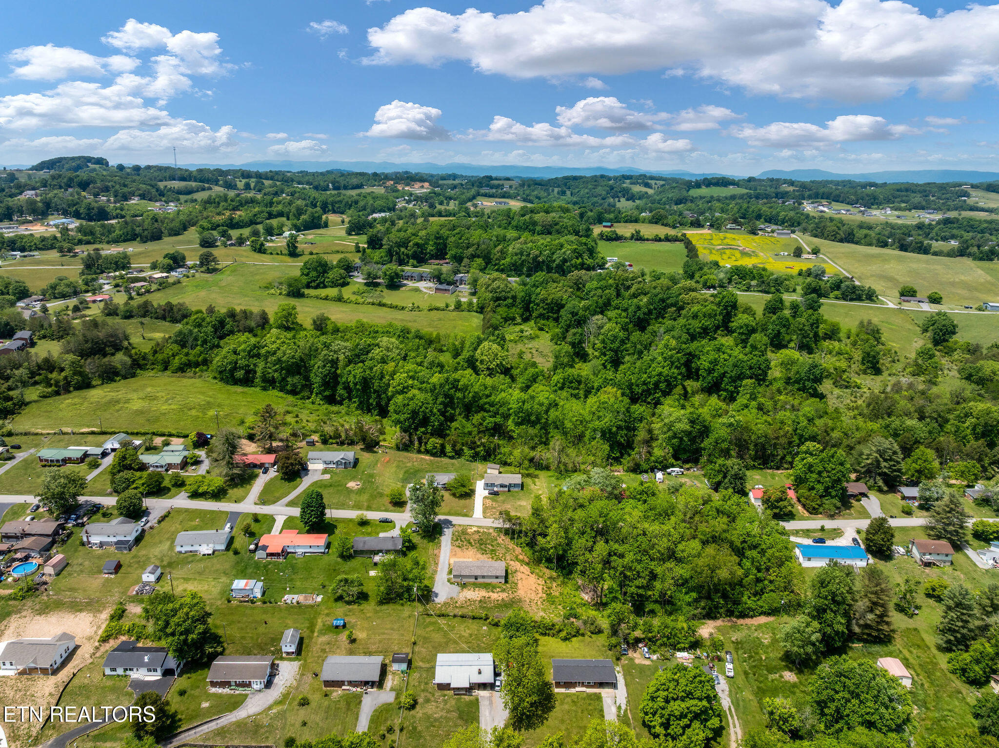 413 Whitaker Street Tazewell TN 37879