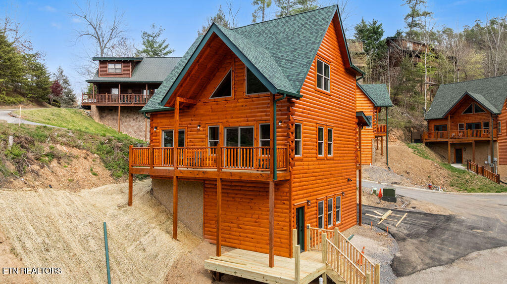 2104 Valley Creek Way Pigeon Forge TN 37862