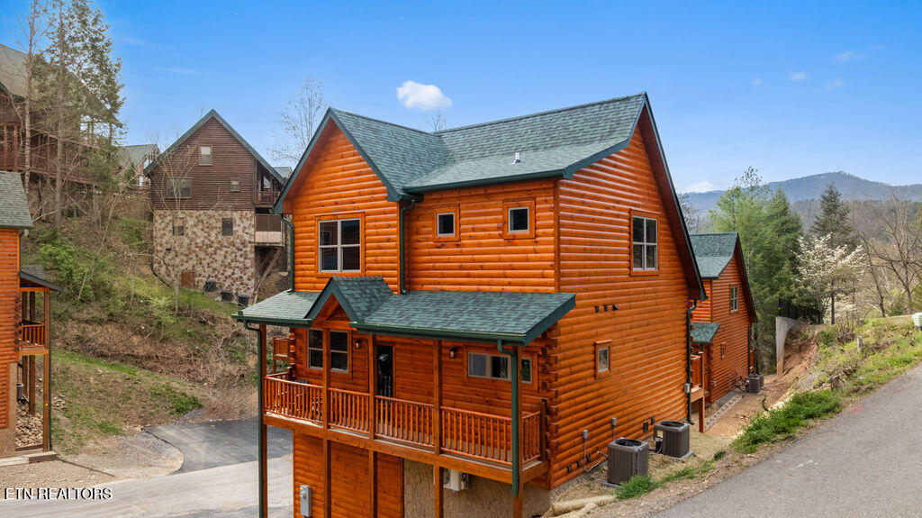 2104 Valley Creek Way Pigeon Forge TN 37862