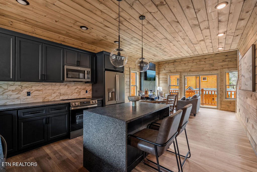 2104 Valley Creek Way Pigeon Forge TN 37862