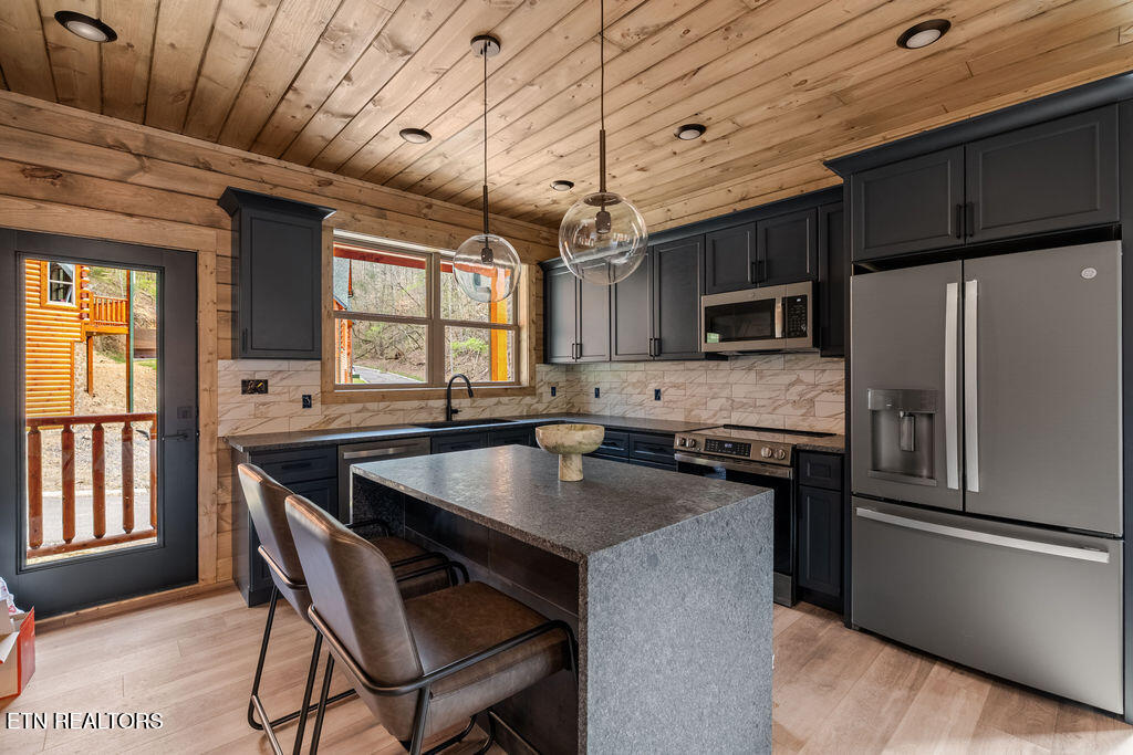 2104 Valley Creek Way Pigeon Forge TN 37862