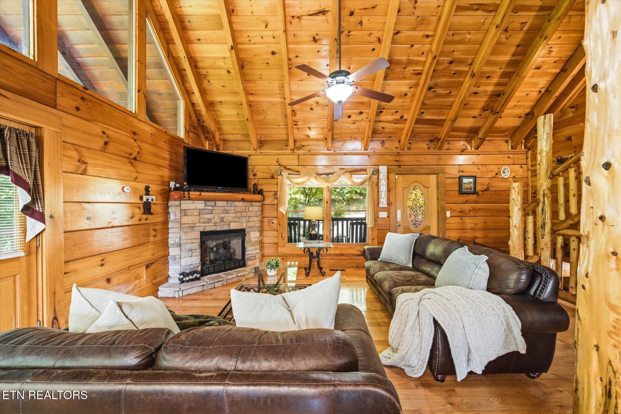 2606 Tree Tops Way Pigeon Forge TN 37863