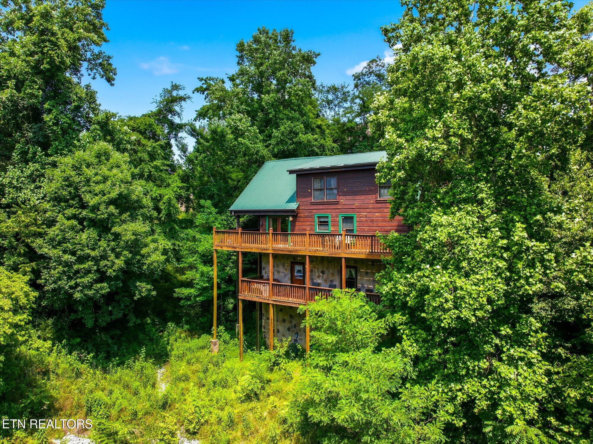 2606 Tree Tops Way Pigeon Forge TN 37863