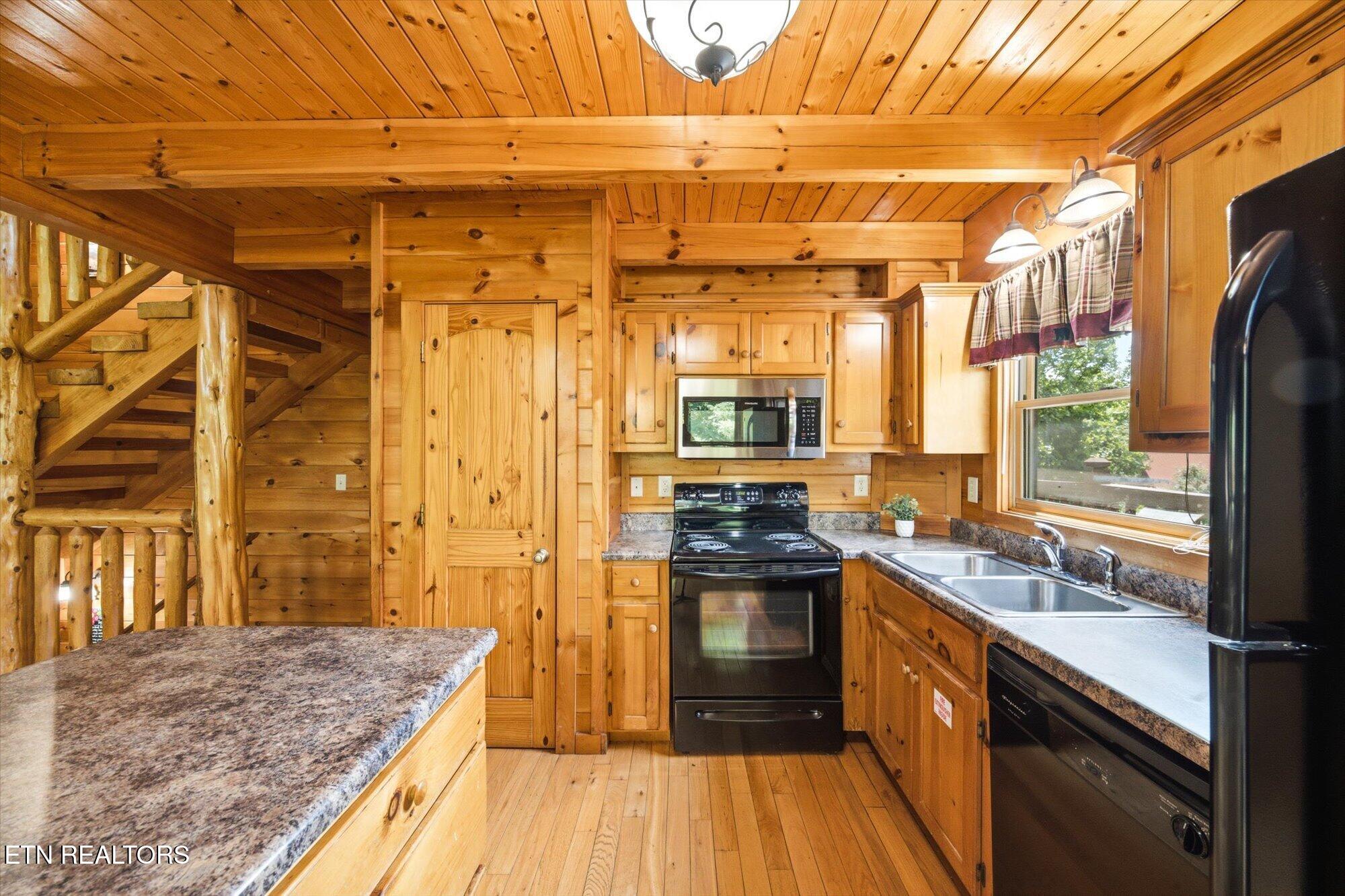 2606 Tree Tops Way Pigeon Forge TN 37863