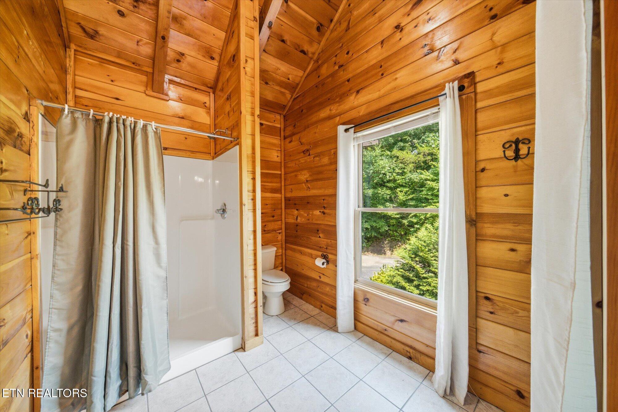 2606 Tree Tops Way Pigeon Forge TN 37863