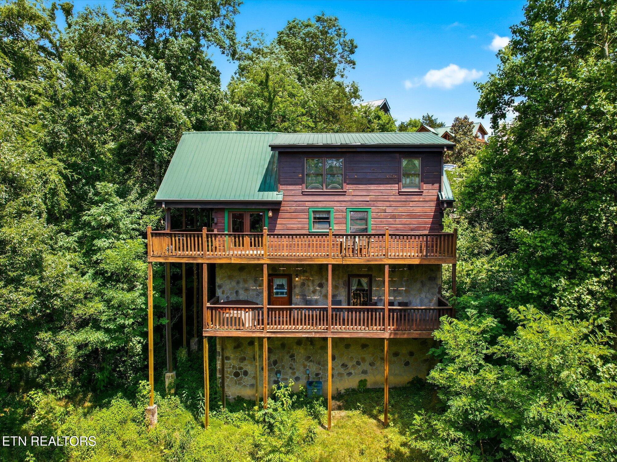 2606 Tree Tops Way Pigeon Forge TN 37863