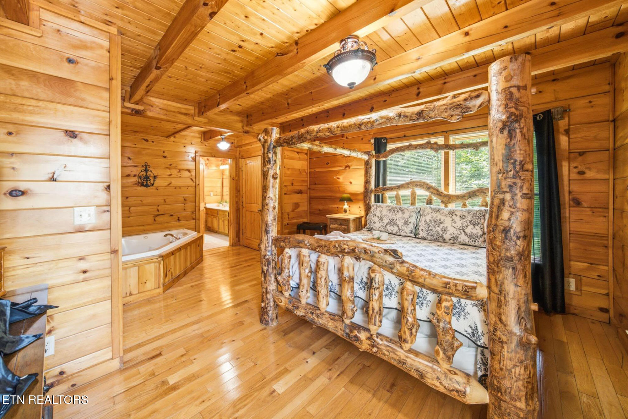 2606 Tree Tops Way Pigeon Forge TN 37863