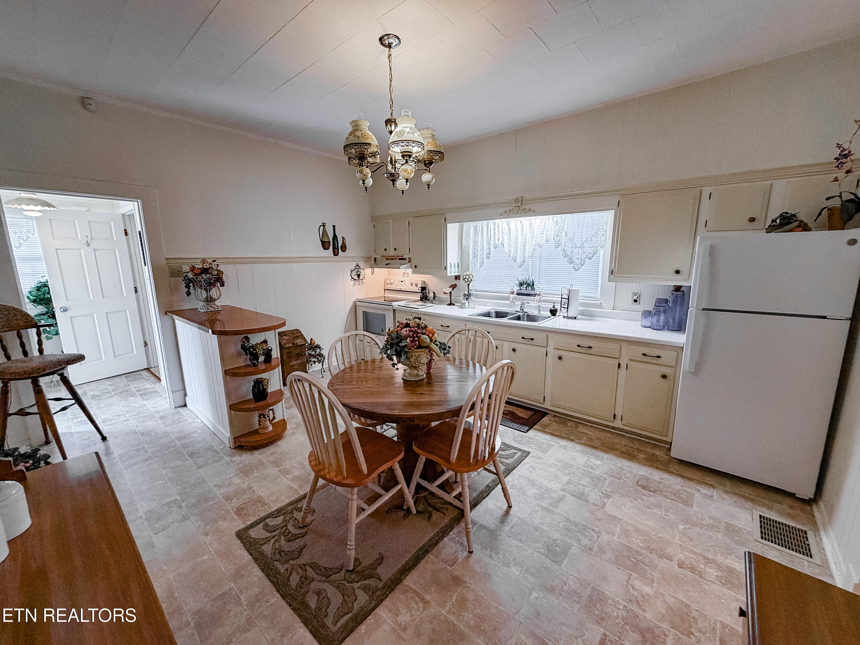 631 6th Street Newport TN 37821