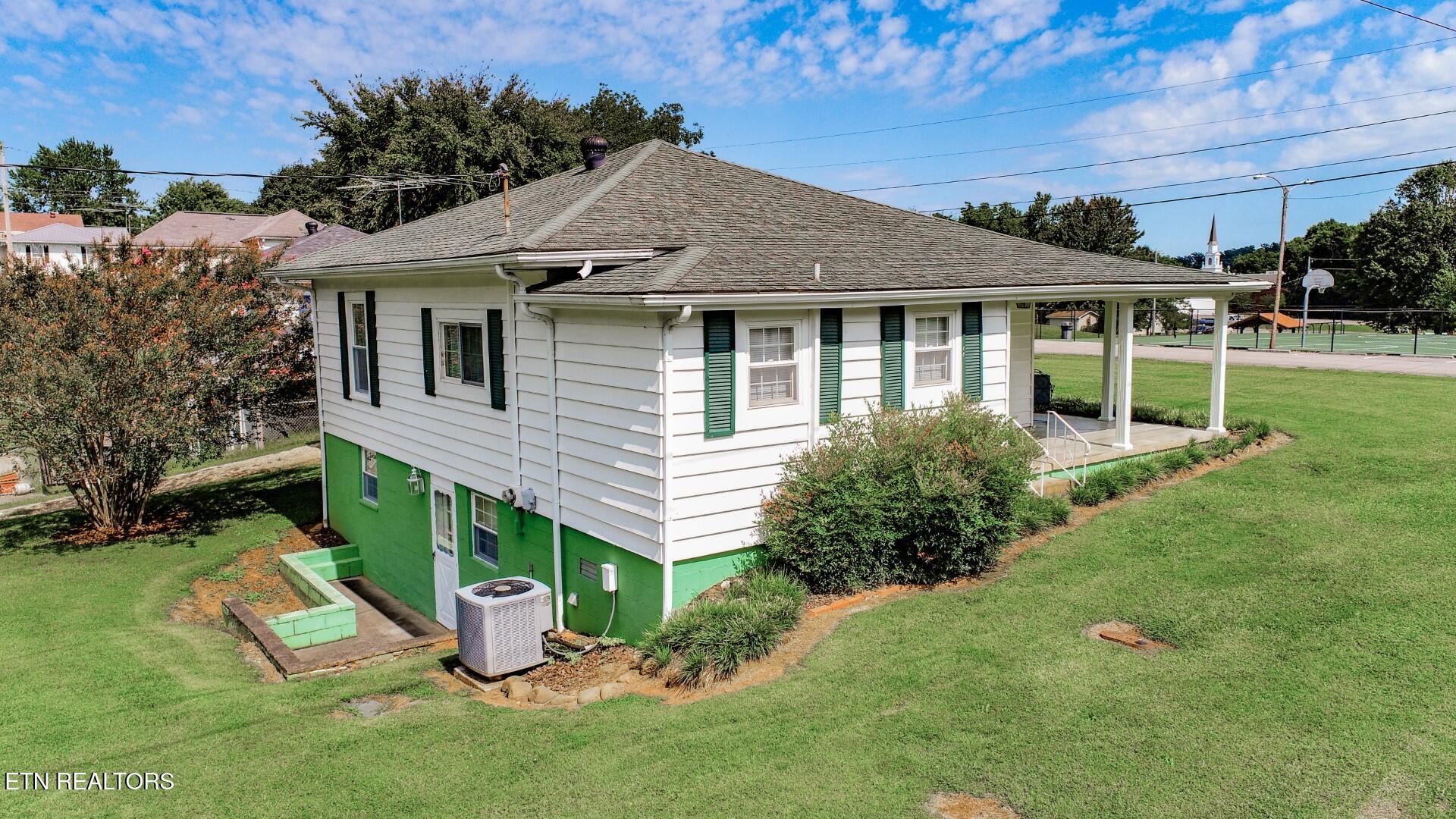 631 6th Street Newport TN 37821