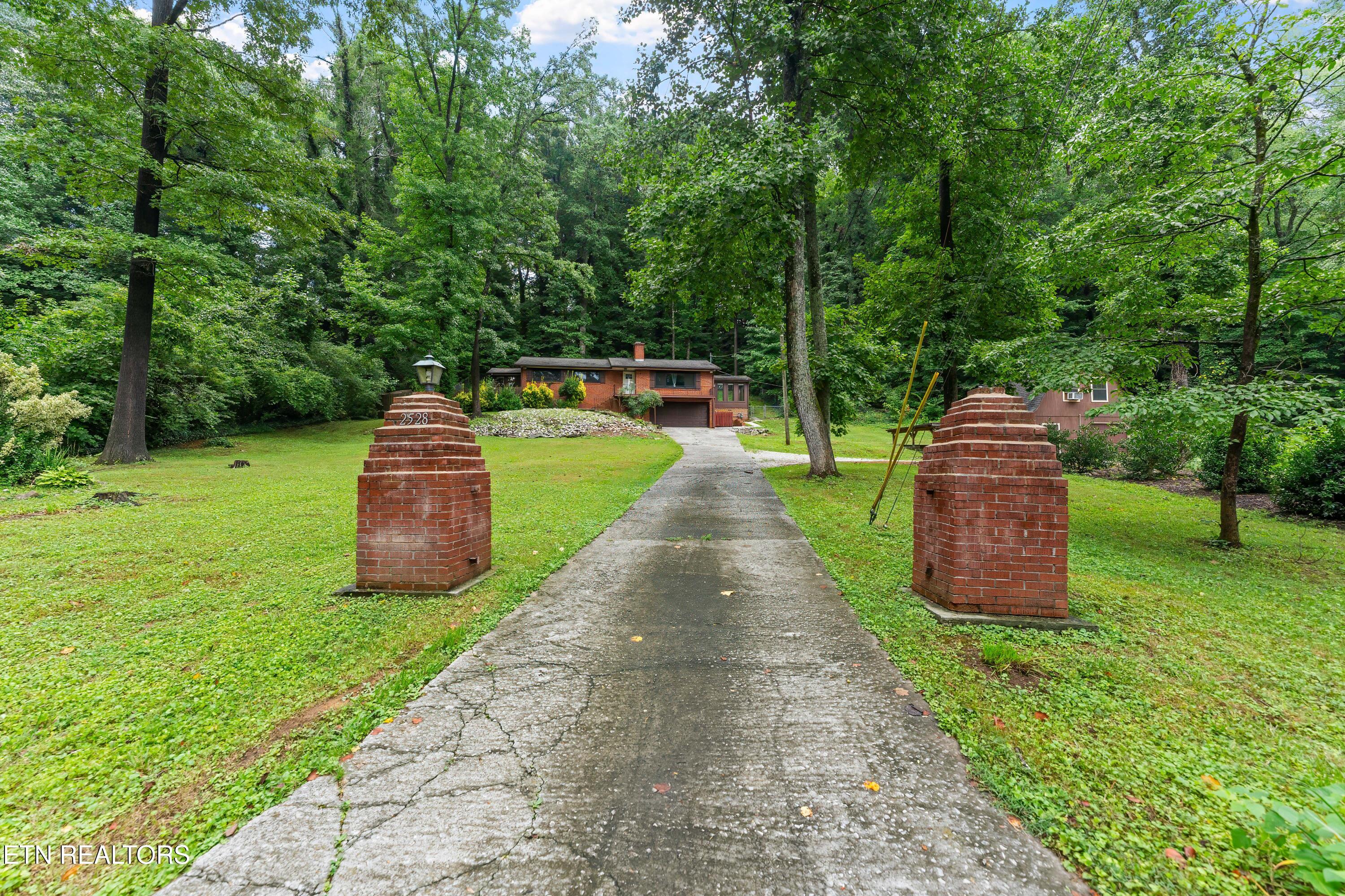 2618,2528 Shaler Lane Knoxville TN 37920