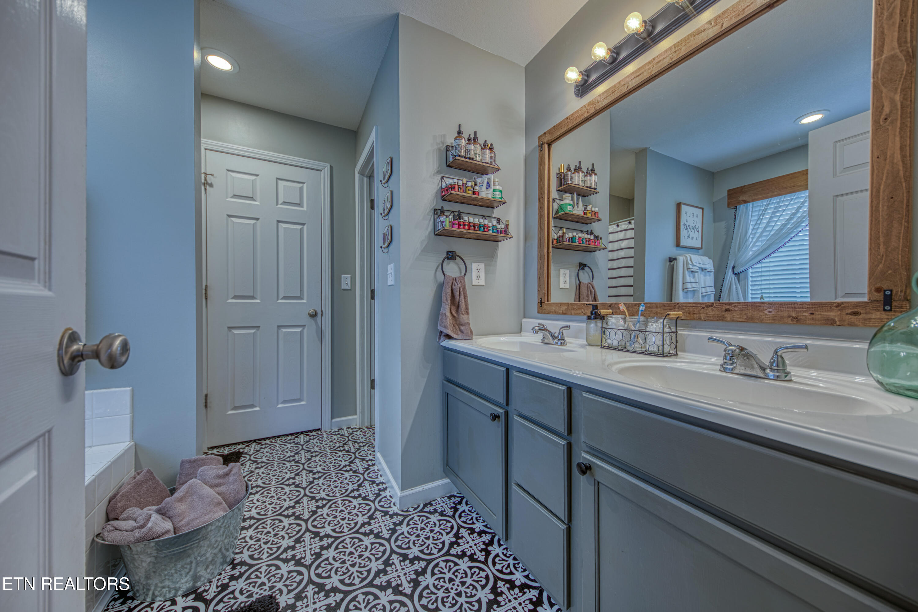 1103 Earnhardt Lane Lafollette TN 37766