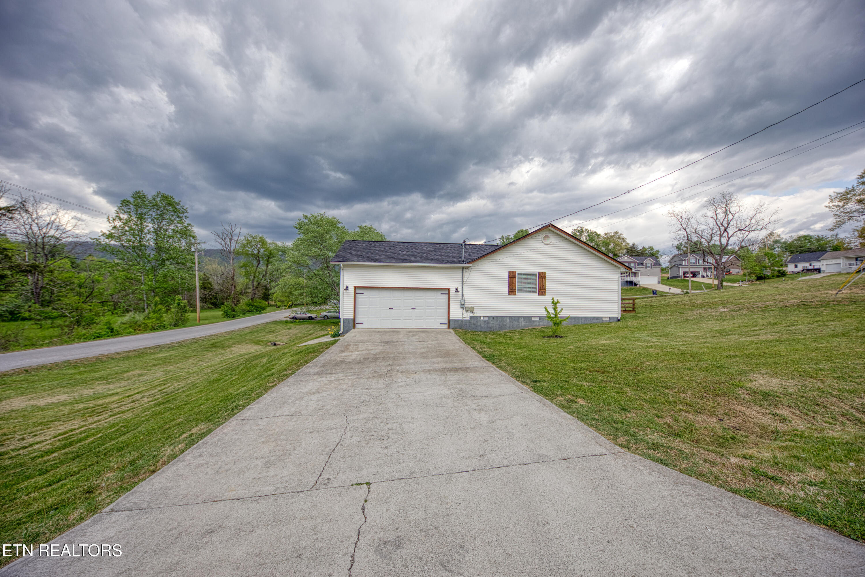 1103 Earnhardt Lane Lafollette TN 37766