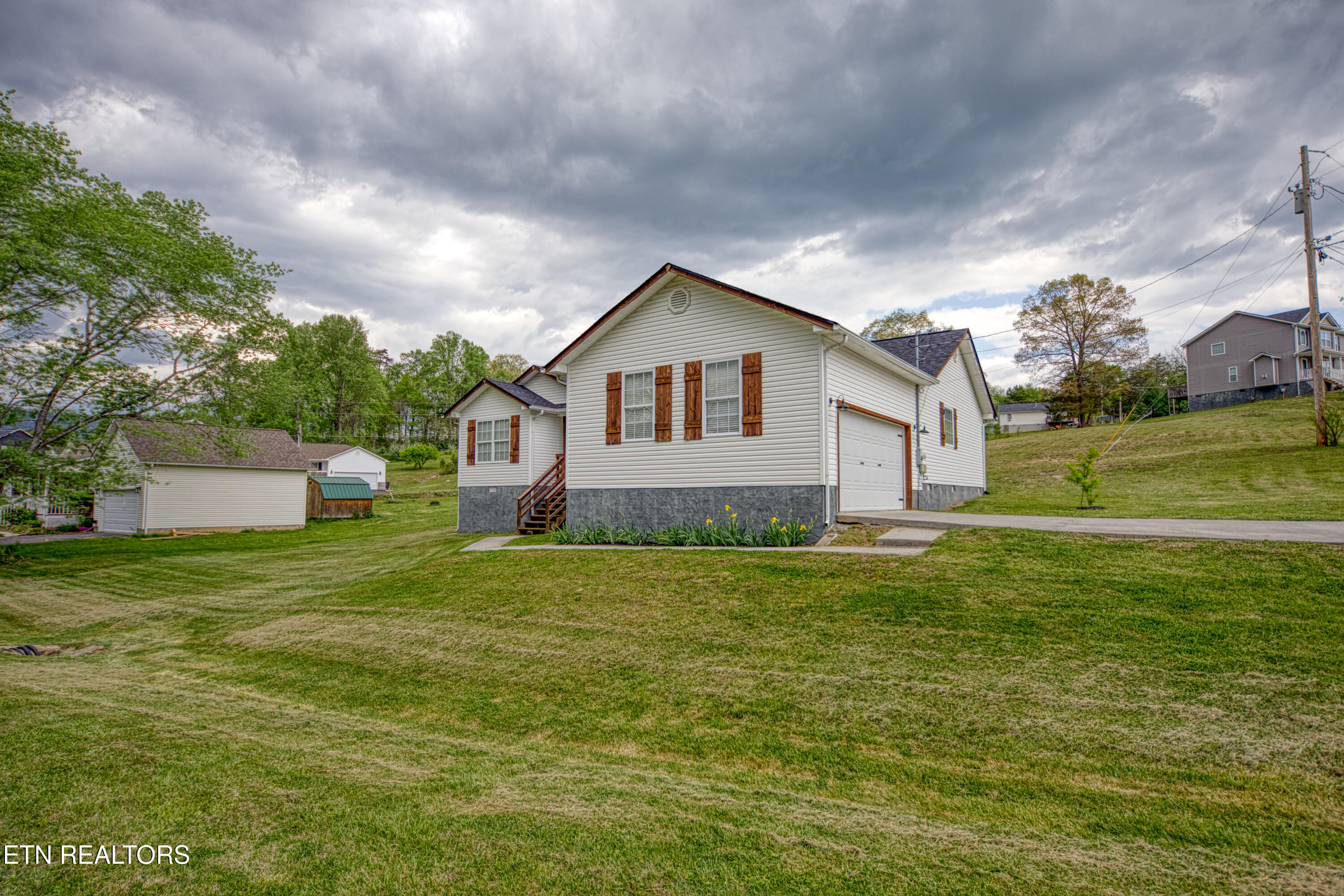 1103 Earnhardt Lane Lafollette TN 37766