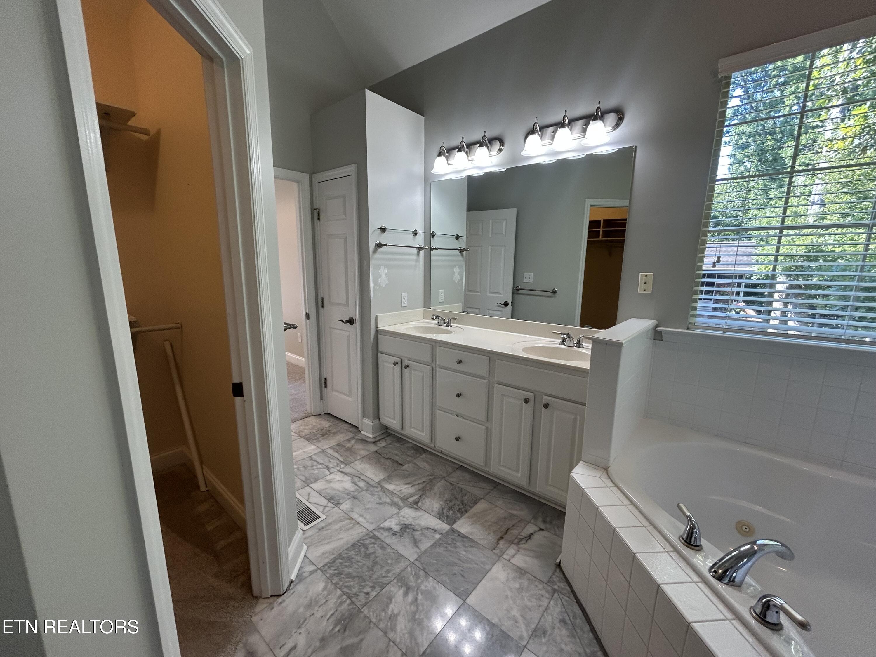 1805 Shady Hollow Lane Knoxville TN 37922