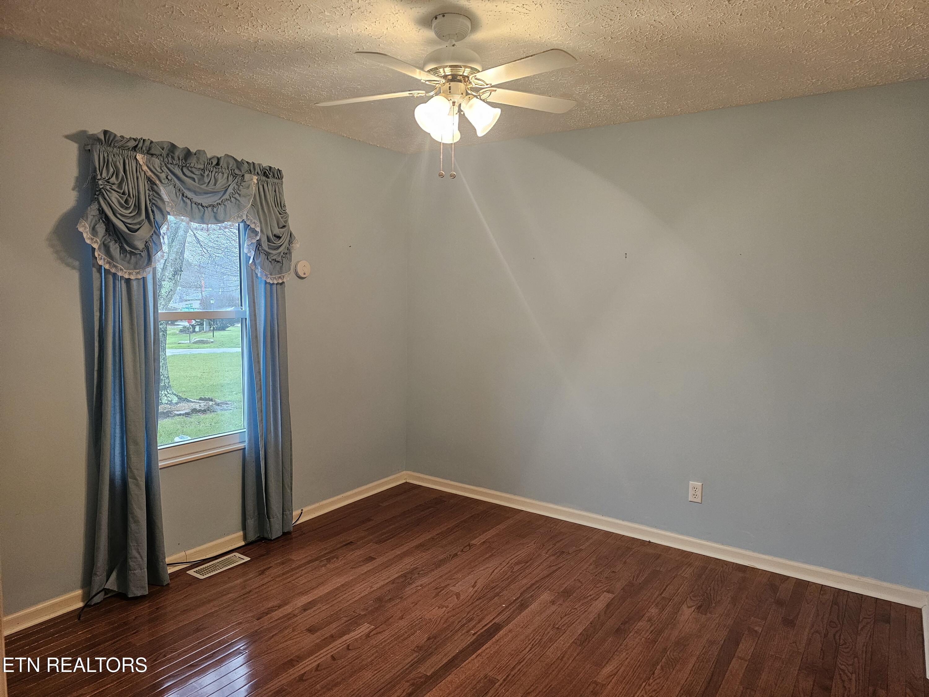 36 White Oak Circle Crossville TN 38555