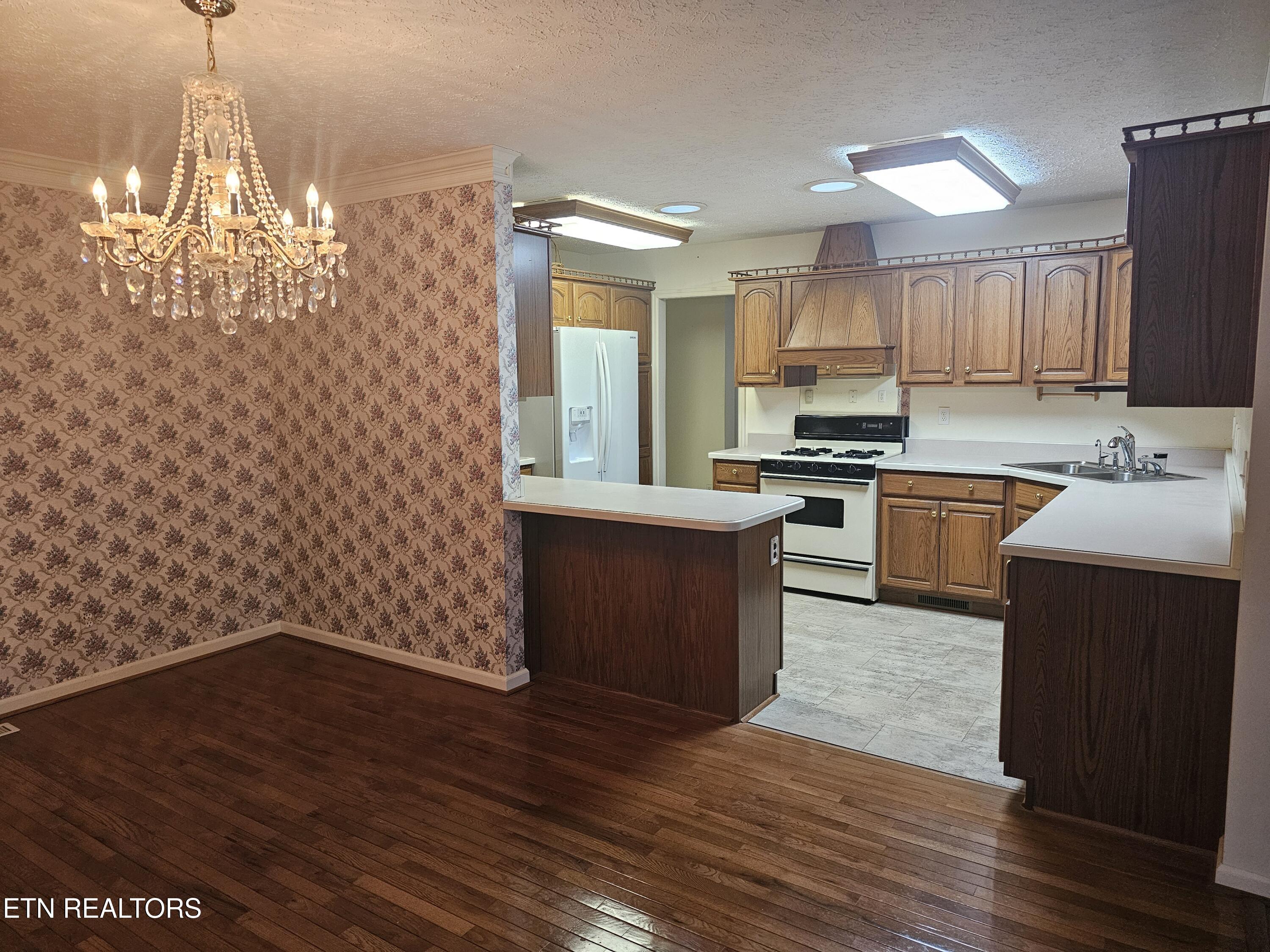 36 White Oak Circle Crossville TN 38555
