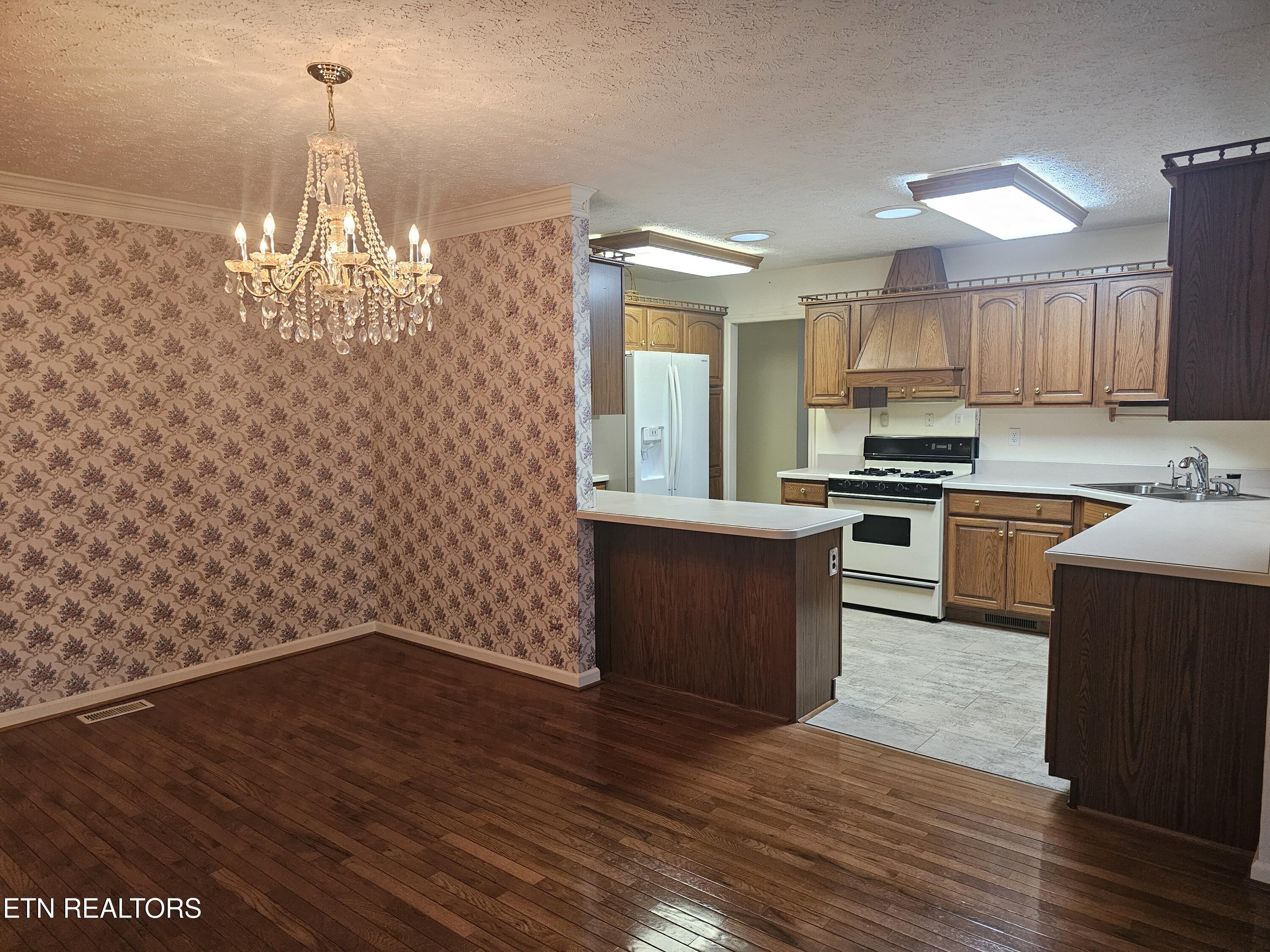 36 White Oak Circle Crossville TN 38555
