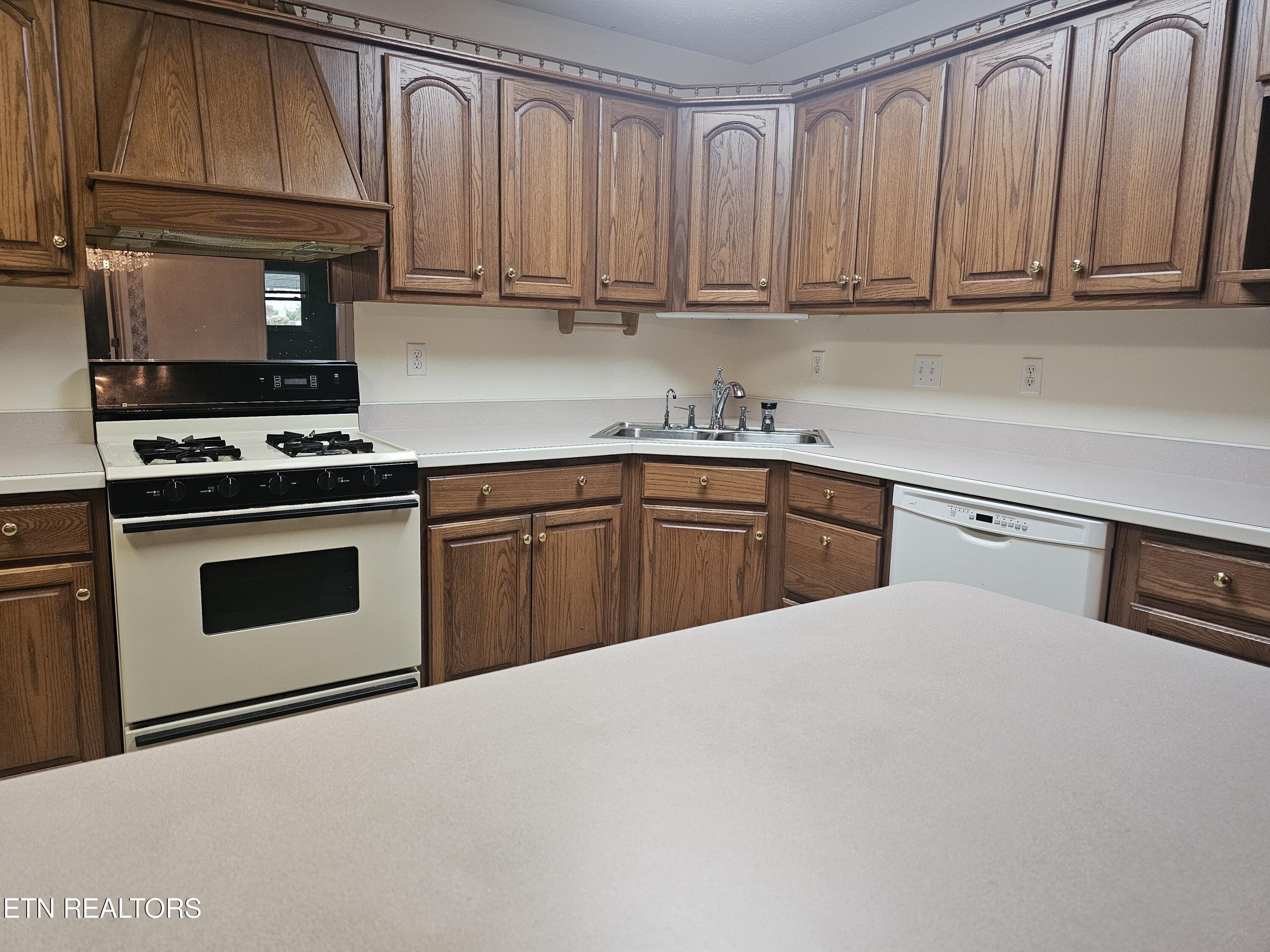 36 White Oak Circle Crossville TN 38555