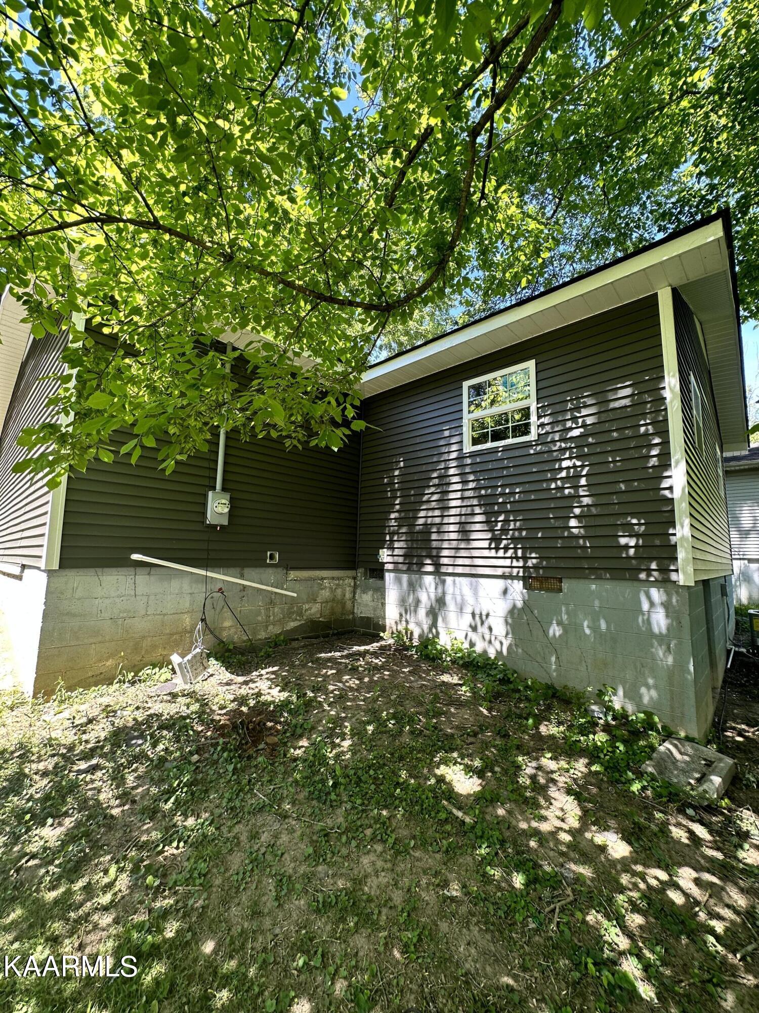 1115 W Forrest Street Lafollette TN 37766