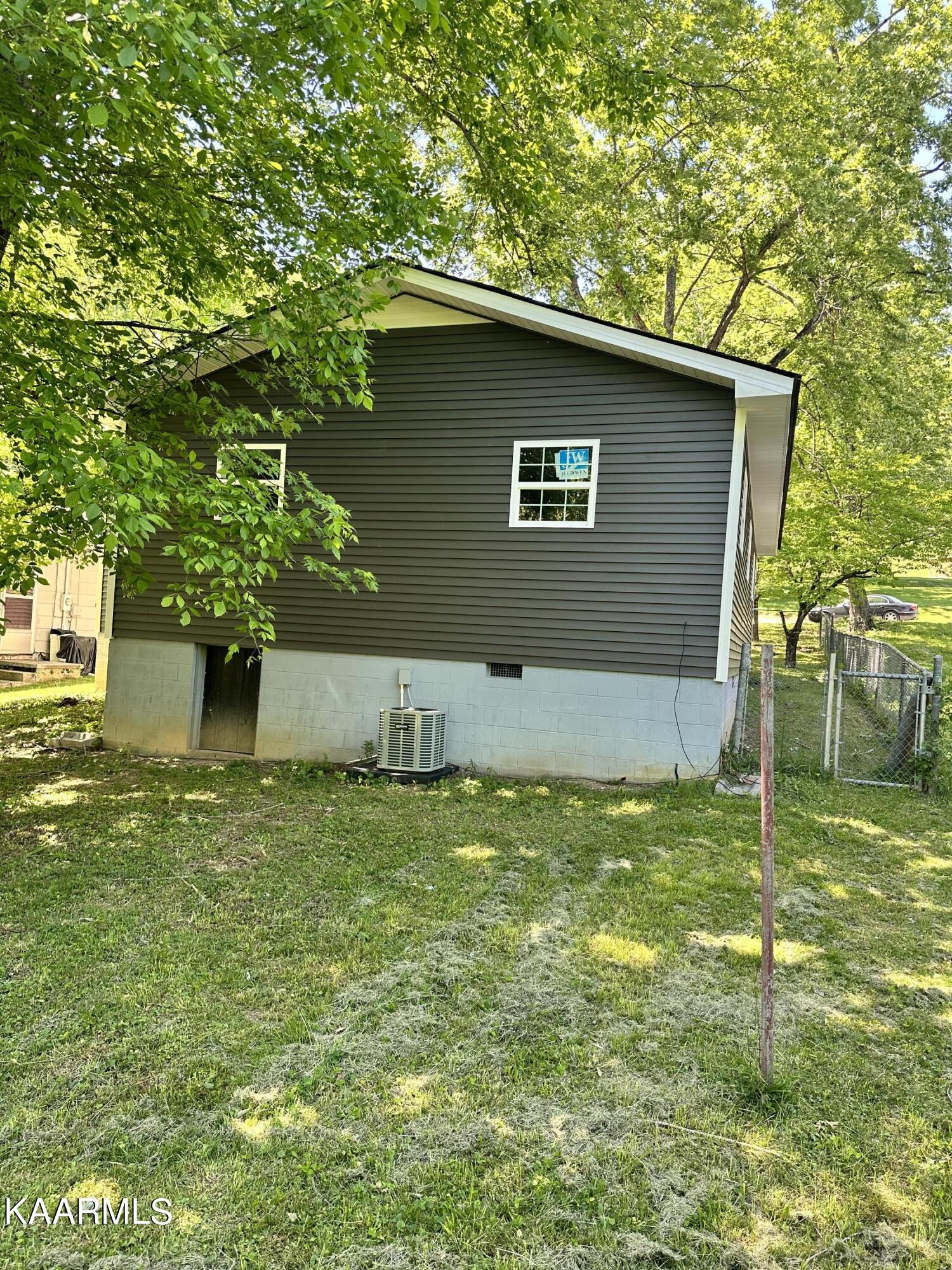 1115 W Forrest Street Lafollette TN 37766