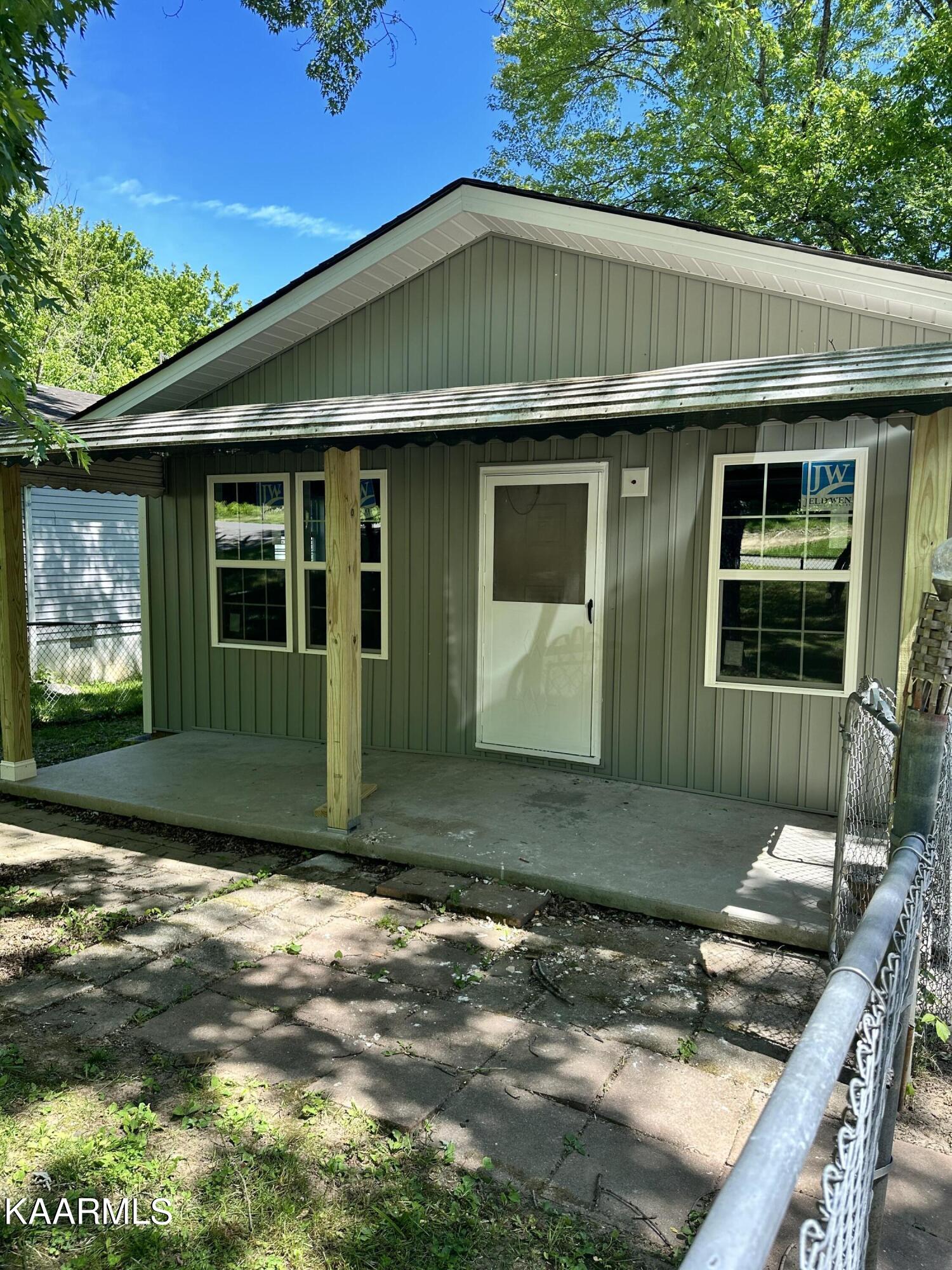 1115 W Forrest Street Lafollette TN 37766