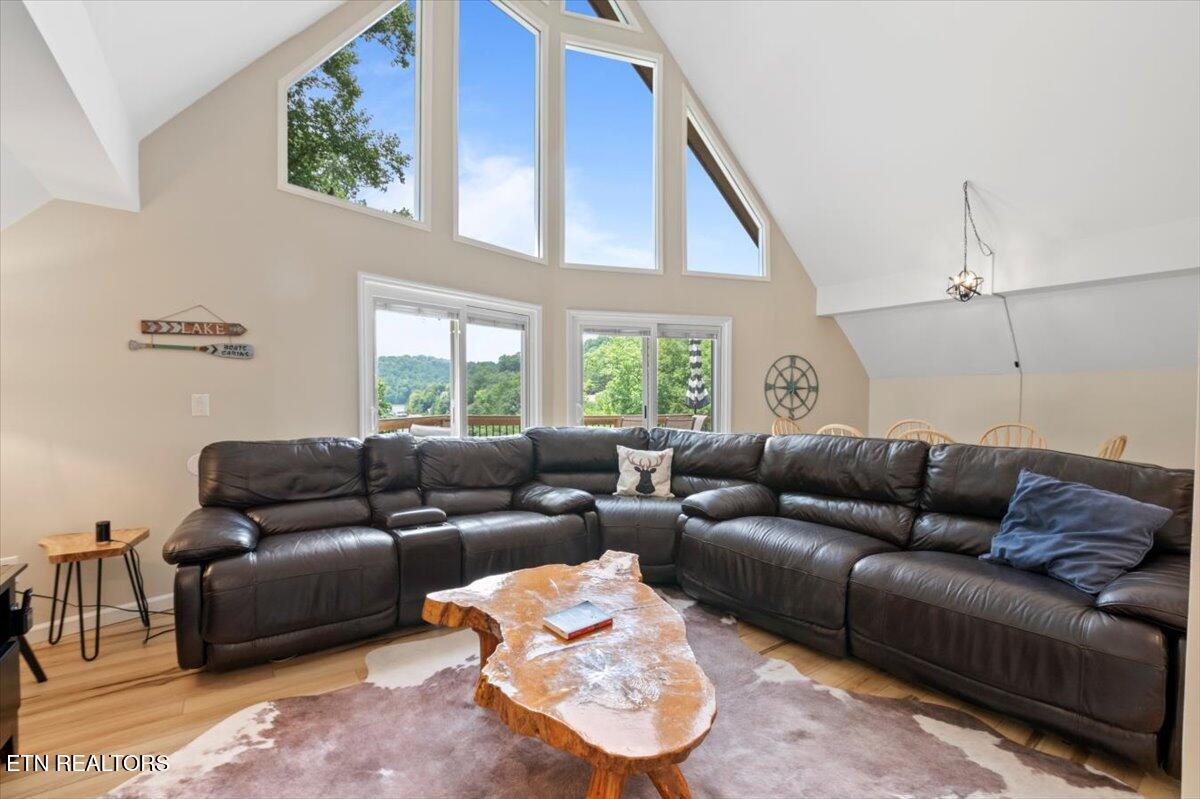 824 Deerfield Way Lafollette TN 37766